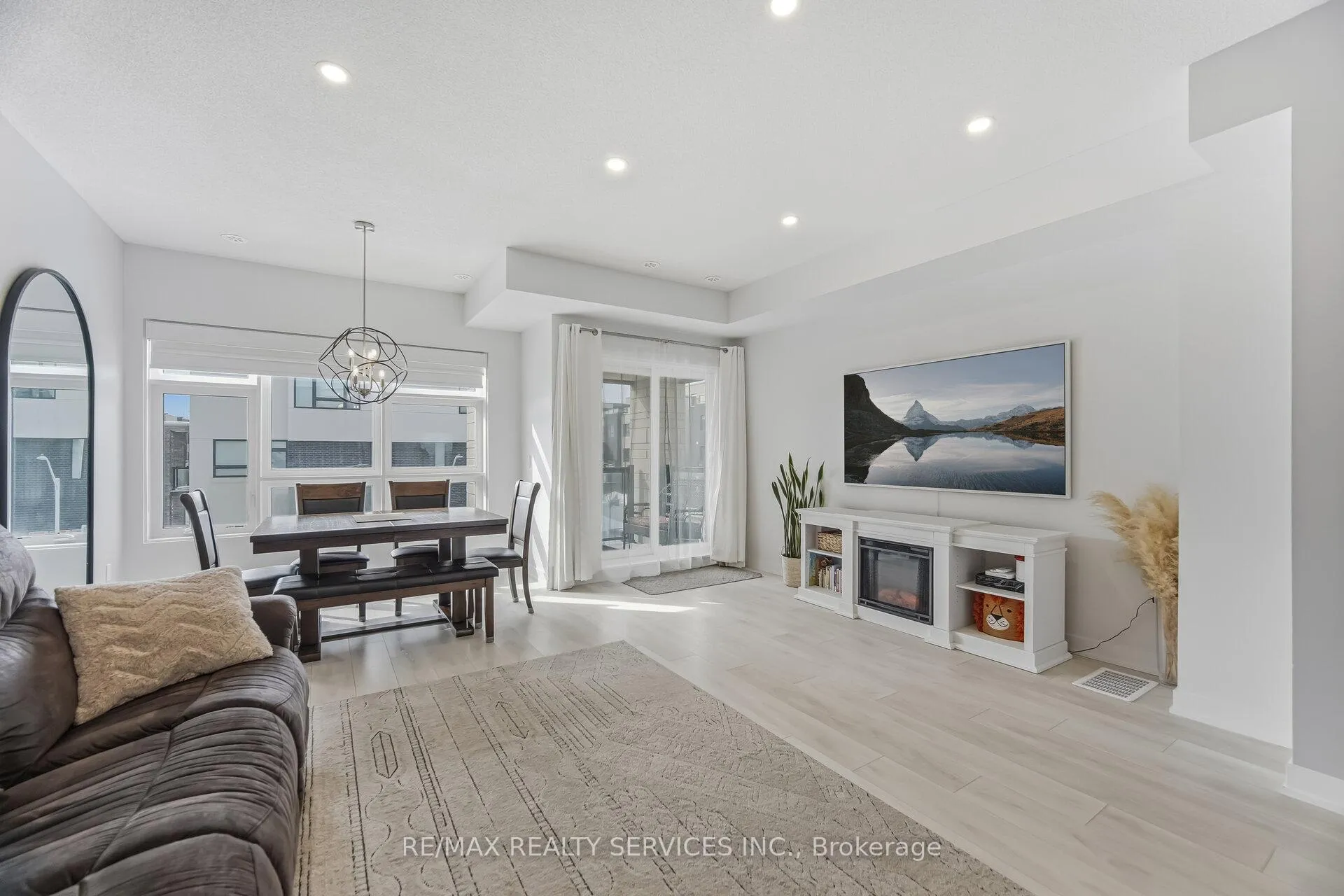 Photo 13 of Unit 80, 1121 Cooke Boulevard, Burlington, LaSalle — HOMEH