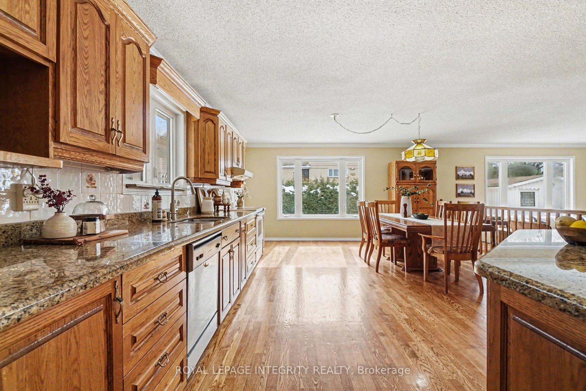 Photo 10 of 50 Higwood Drive, Ottawa, City View/Skyline/Fisher Heights/Parkwood Hills — HOMEH