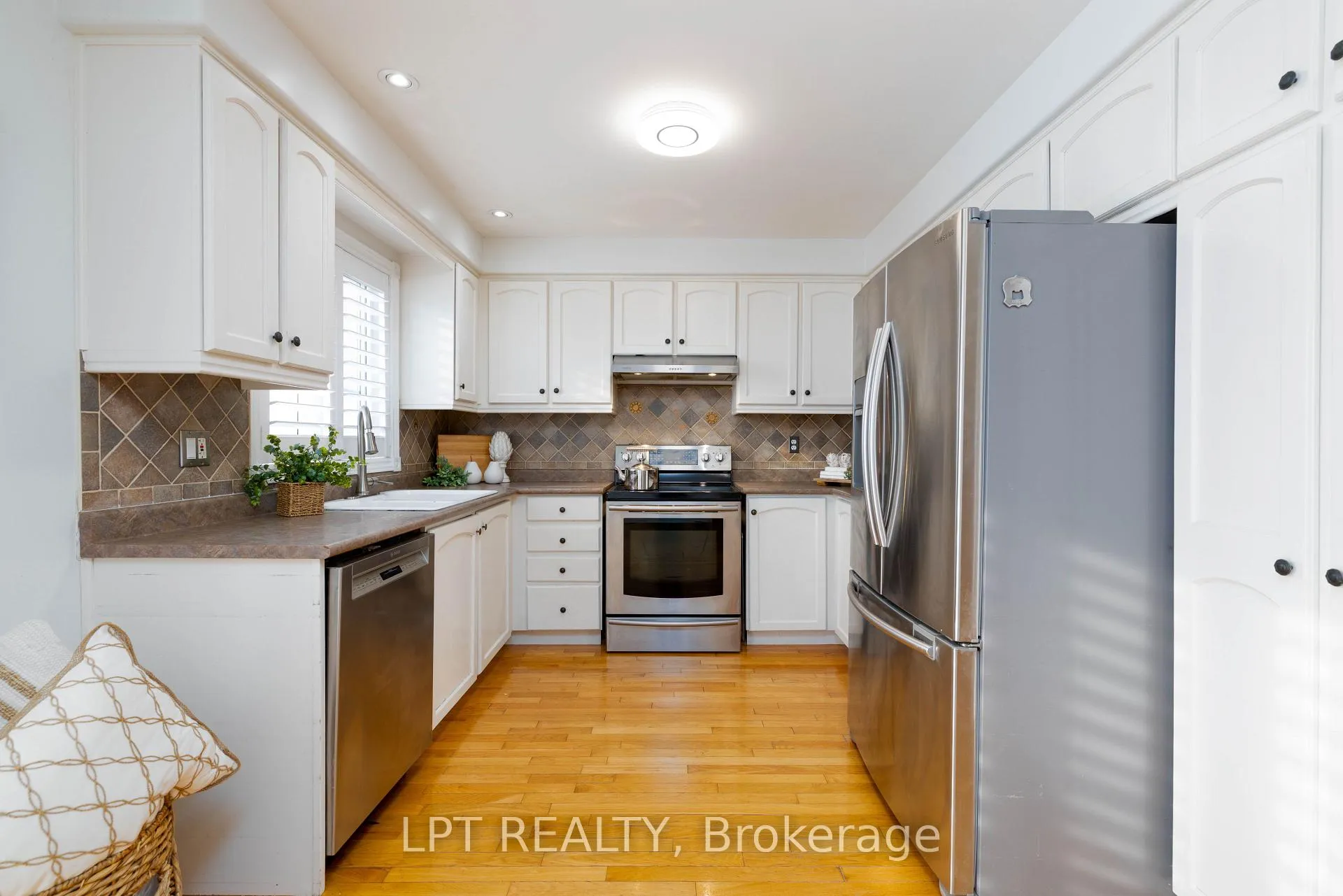 Photo 16 of 36 Ivygreen Road, Georgina, Keswick North — HOMEH