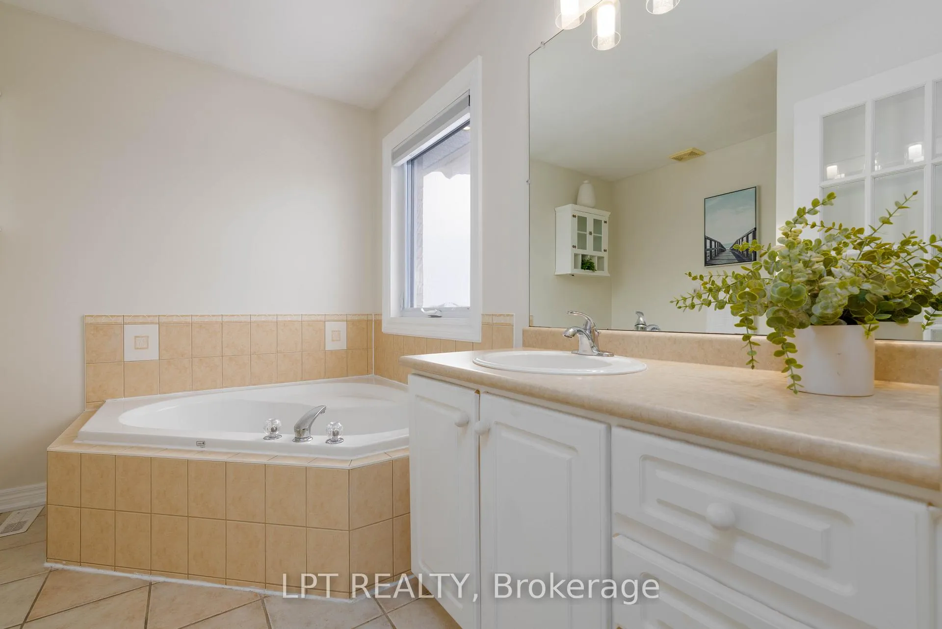 Photo 25 of 36 Ivygreen Road, Georgina, Keswick North — HOMEH