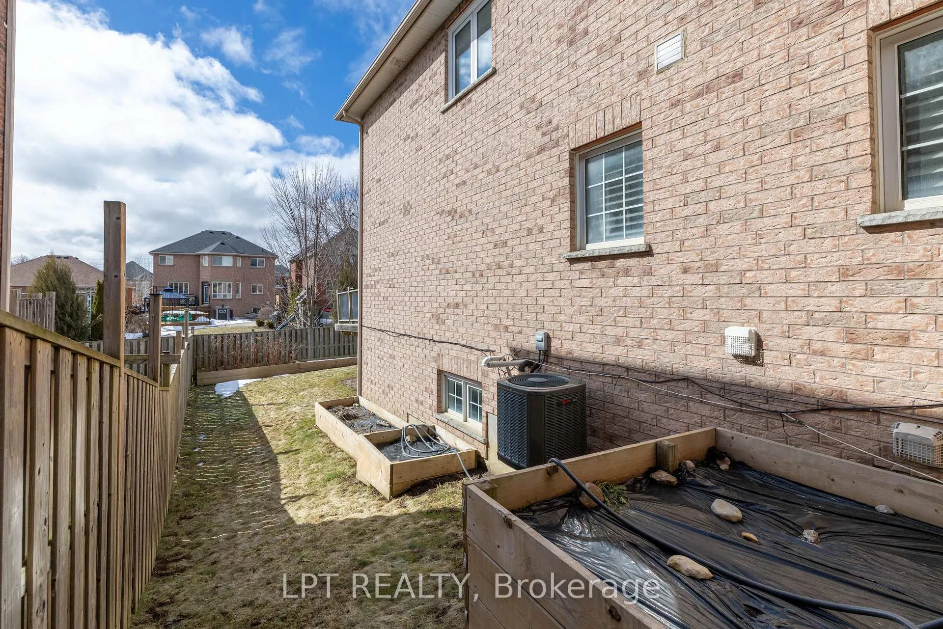 Photo 38 of 36 Ivygreen Road, Georgina, Keswick North — HOMEH