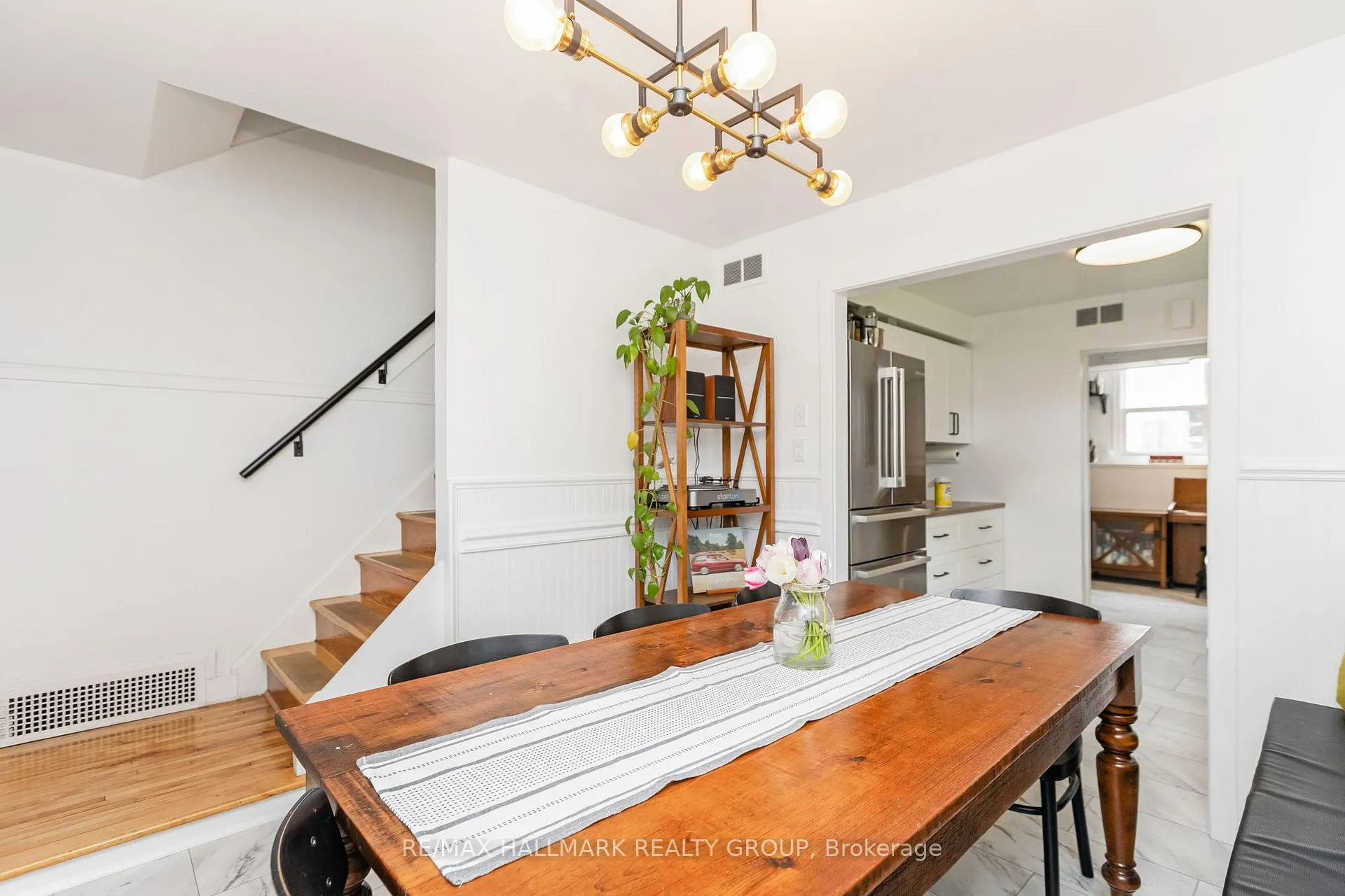 Photo 11 of 1225 Foxbar Avenue, Ottawa, Ellwood — HOMEH