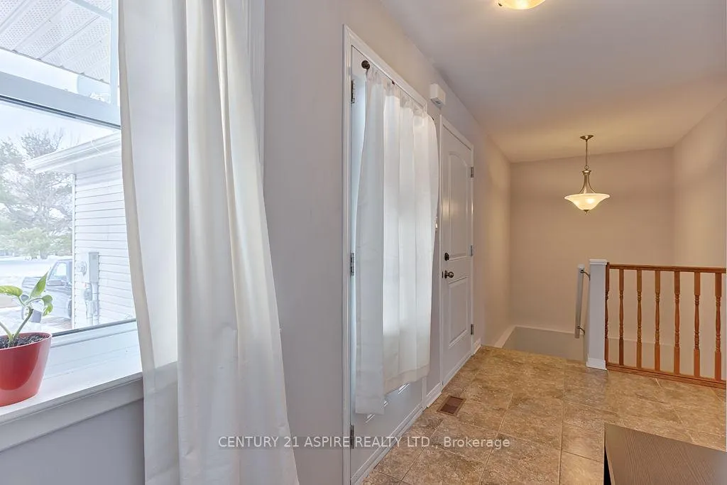 Photo 10 of 22 Wilson Avenue, Petawawa — HOMEH