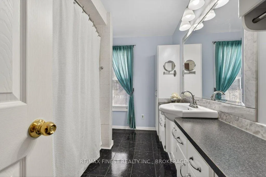Photo 17 of 31 Limeridge Drive, Kingston, Kingston East (Incl Barret Crt) — HOMEH