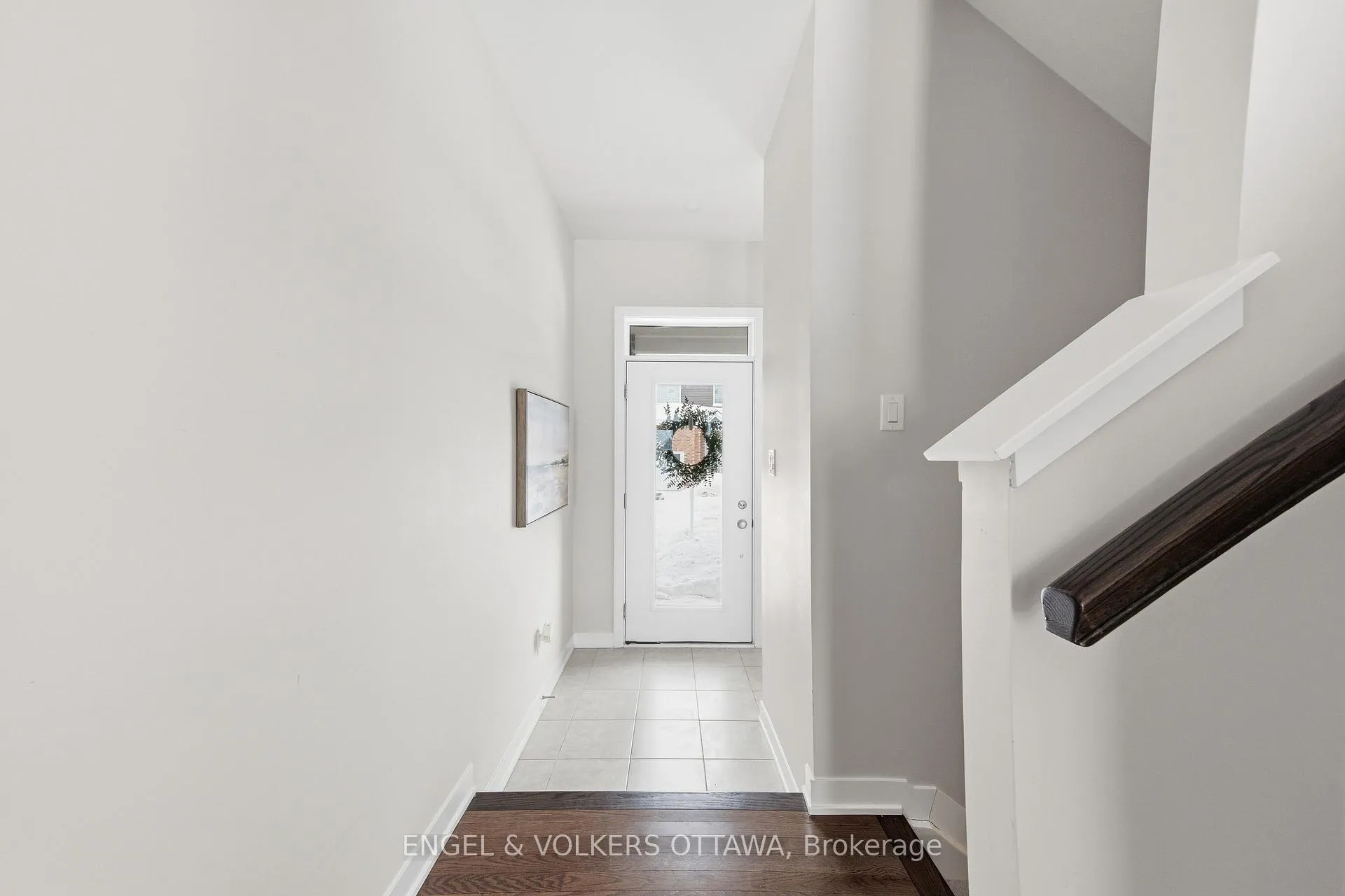 Photo 3 of 302 Canadensis Lane, Ottawa, Barrhaven - Half Moon Bay — HOMEH