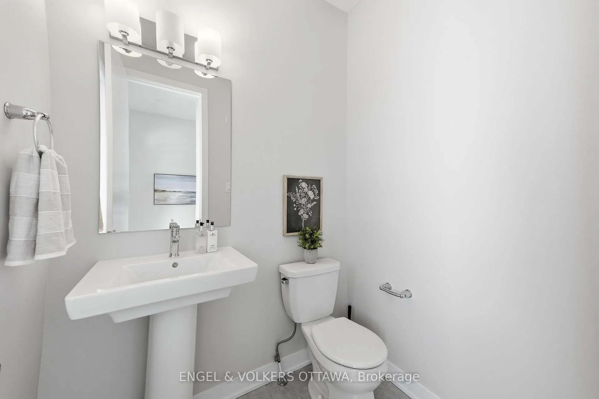 Photo 4 of 302 Canadensis Lane, Ottawa, Barrhaven - Half Moon Bay — HOMEH