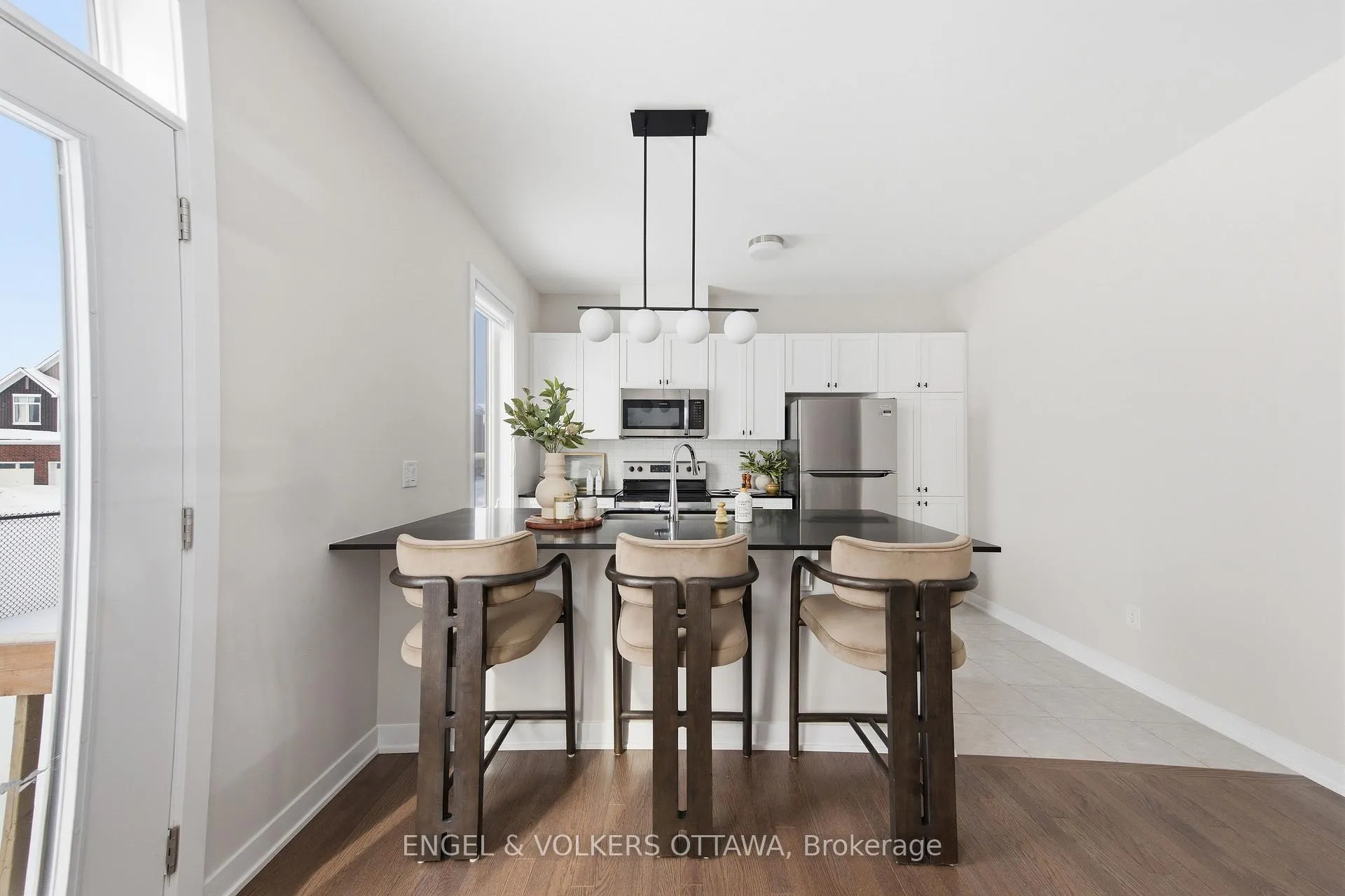 Photo 8 of 302 Canadensis Lane, Ottawa, Barrhaven - Half Moon Bay — HOMEH