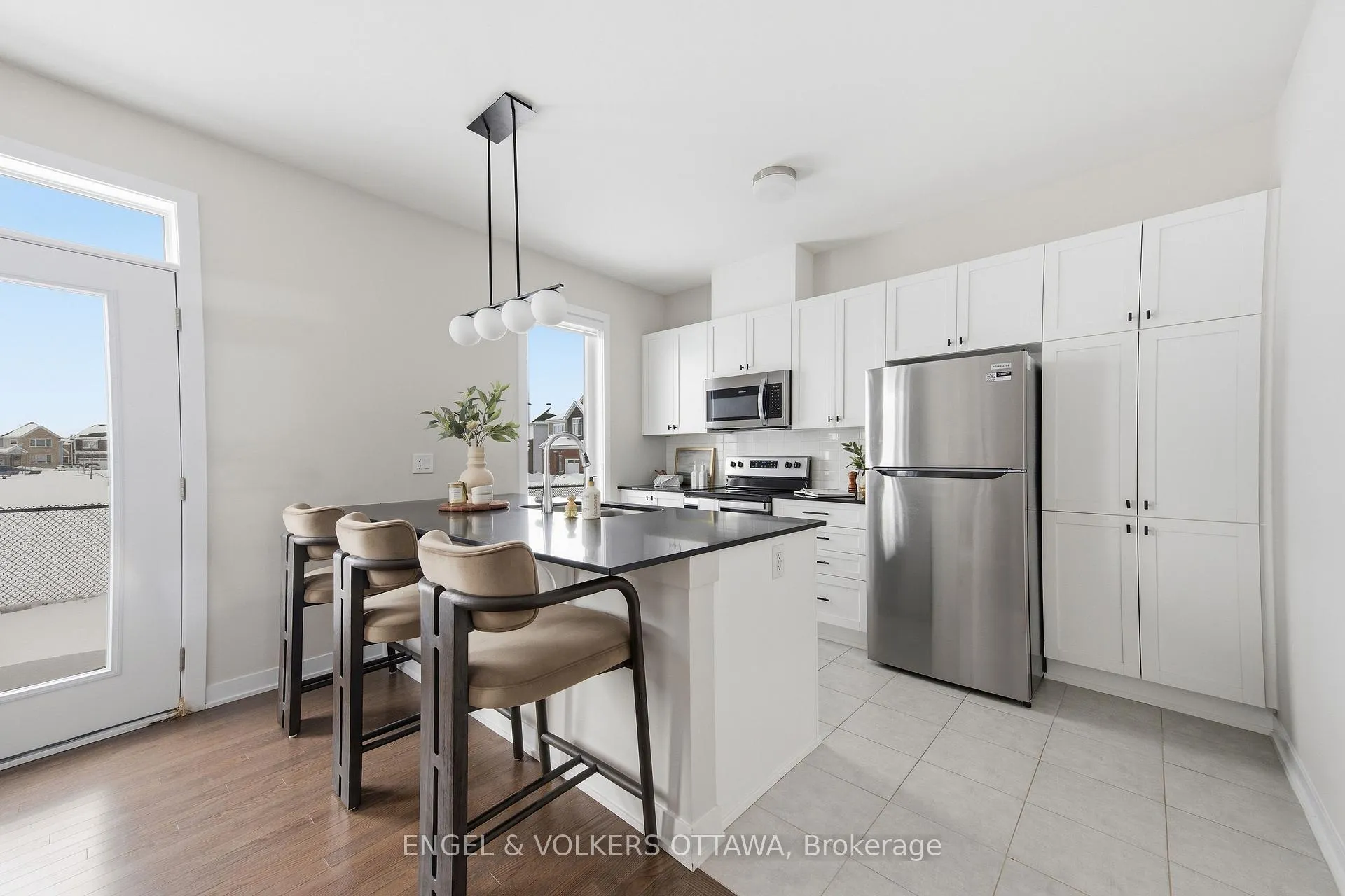 Photo 9 of 302 Canadensis Lane, Ottawa, Barrhaven - Half Moon Bay — HOMEH