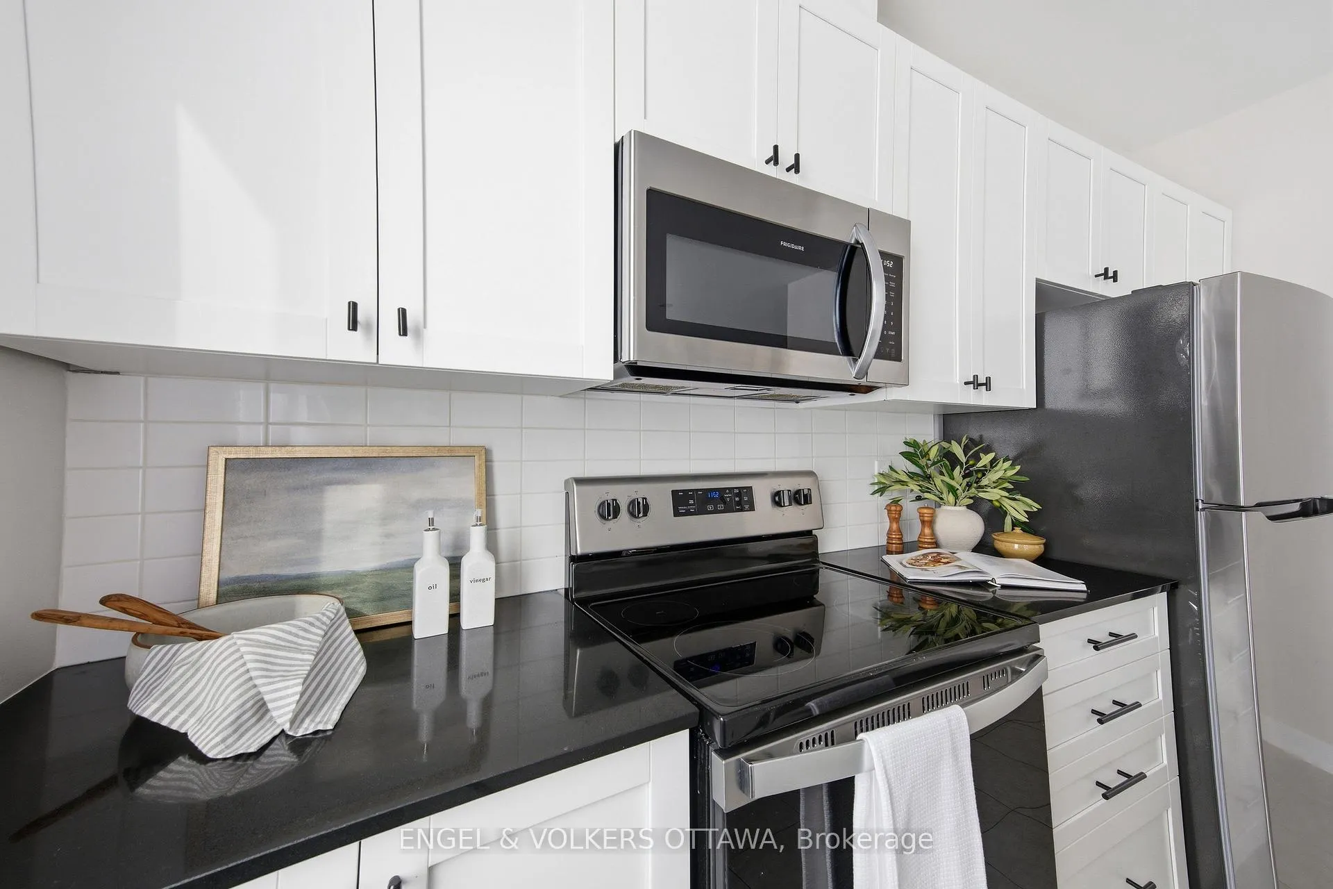 Photo 12 of 302 Canadensis Lane, Ottawa, Barrhaven - Half Moon Bay — HOMEH