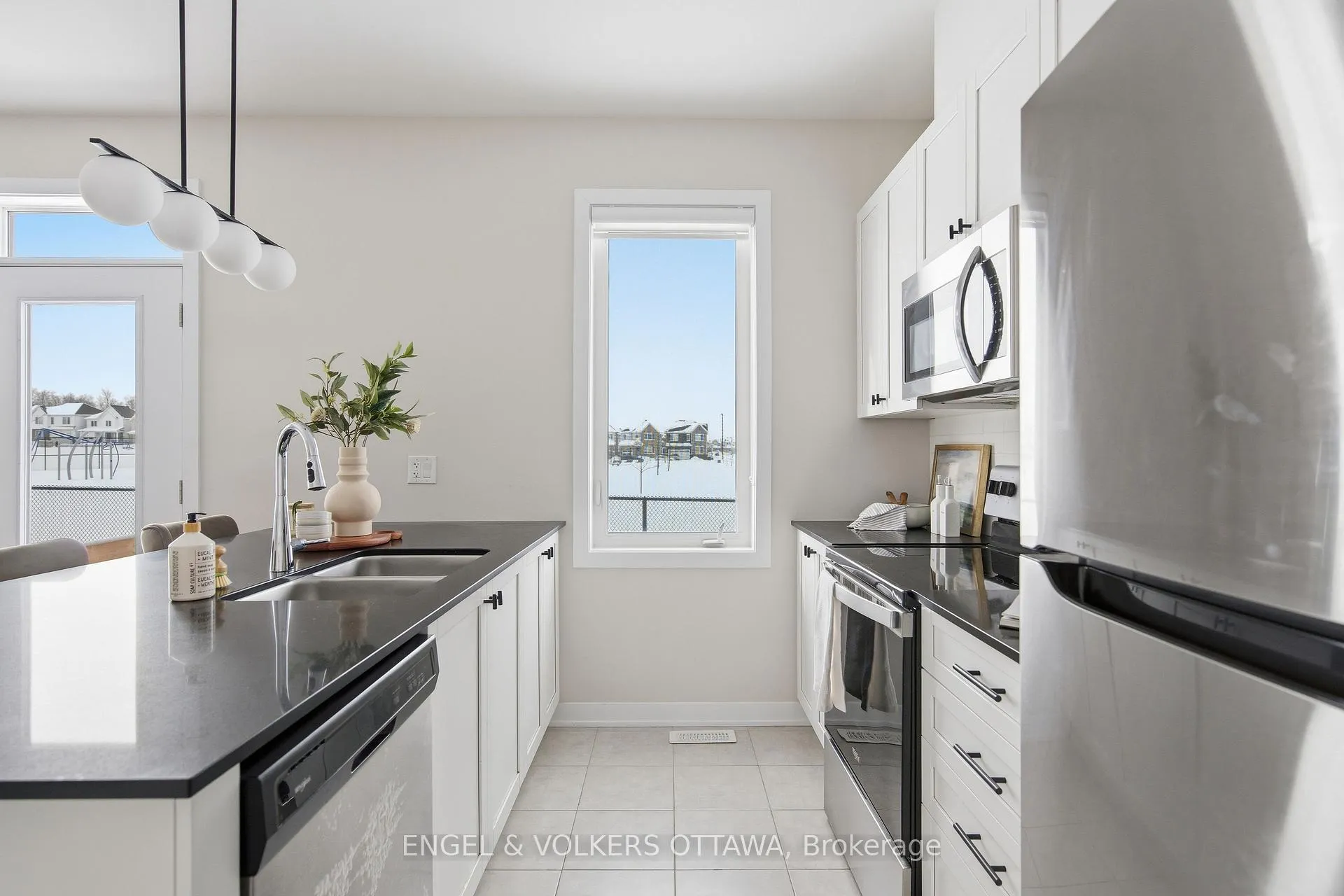 Photo 13 of 302 Canadensis Lane, Ottawa, Barrhaven - Half Moon Bay — HOMEH