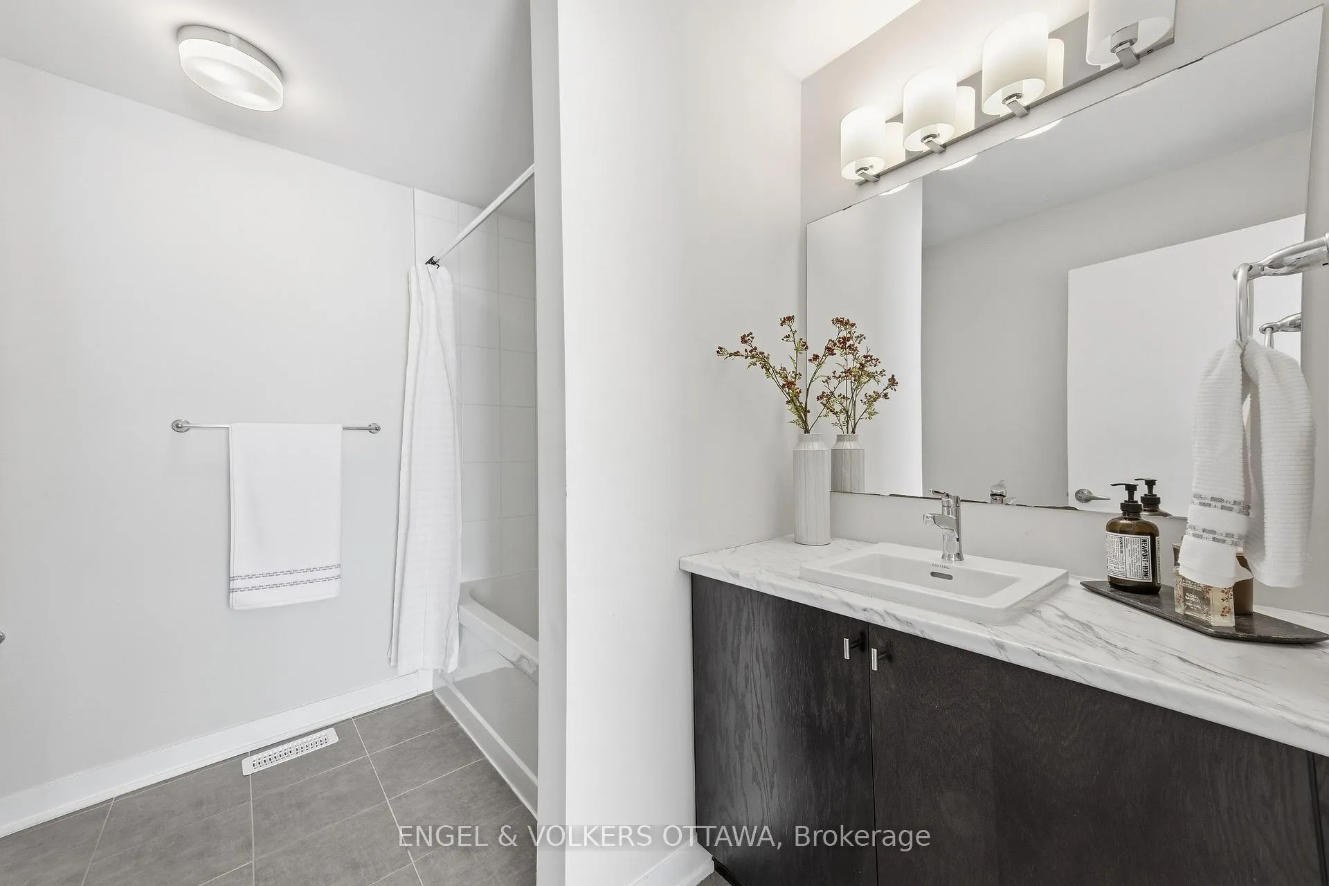Photo 20 of 302 Canadensis Lane, Ottawa, Barrhaven - Half Moon Bay — HOMEH