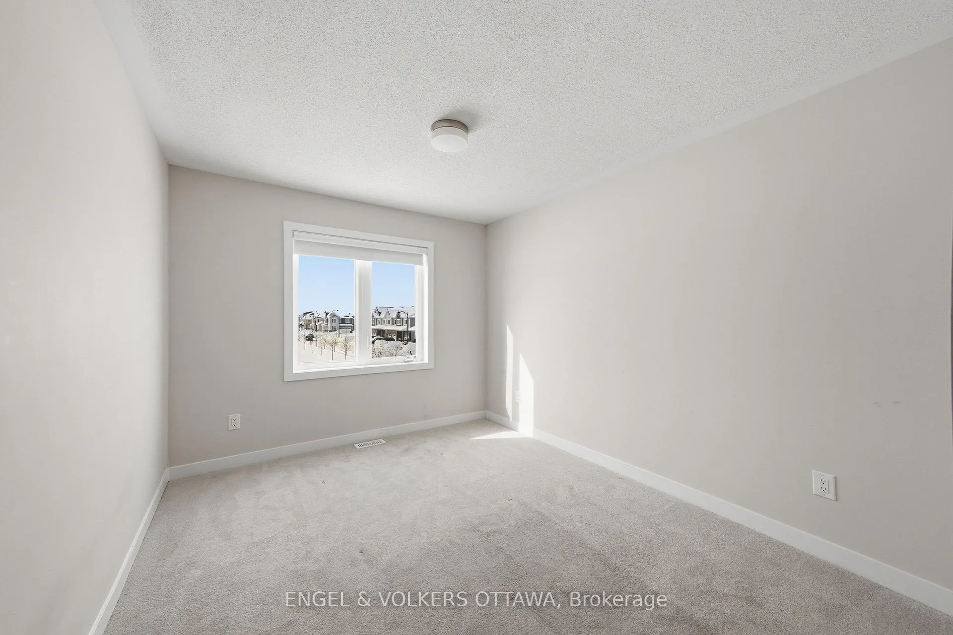 Photo 23 of 302 Canadensis Lane, Ottawa, Barrhaven - Half Moon Bay — HOMEH