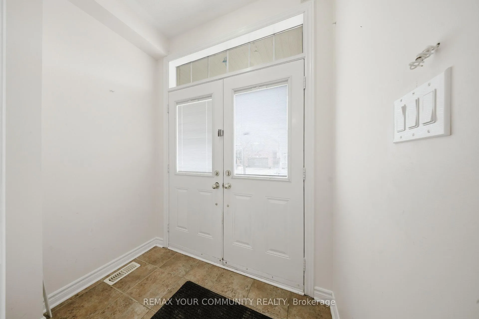 Photo 5 of 74 Moderna Drive, Vaughan, Vellore Village — HOMEH
