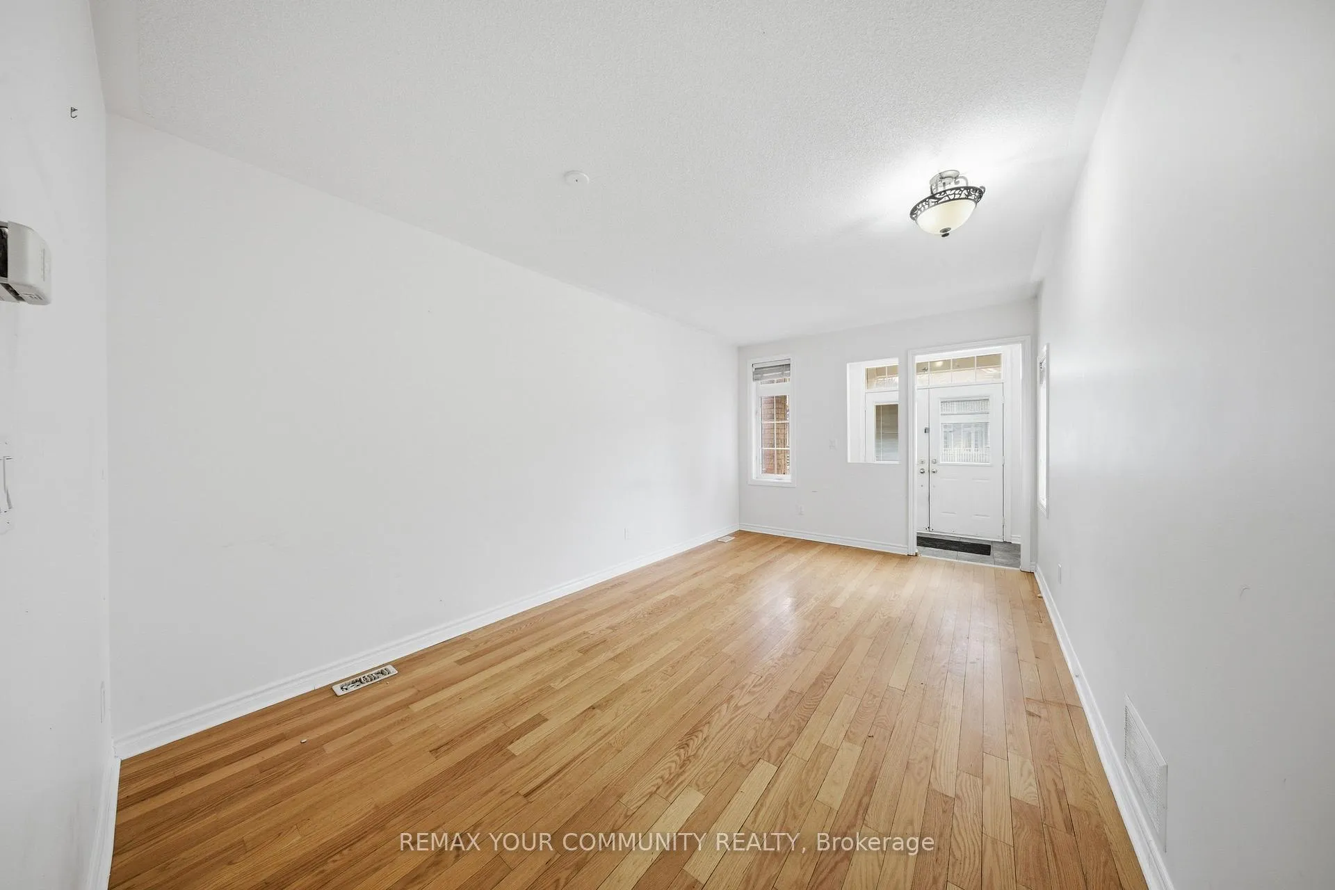 Photo 8 of 74 Moderna Drive, Vaughan, Vellore Village — HOMEH