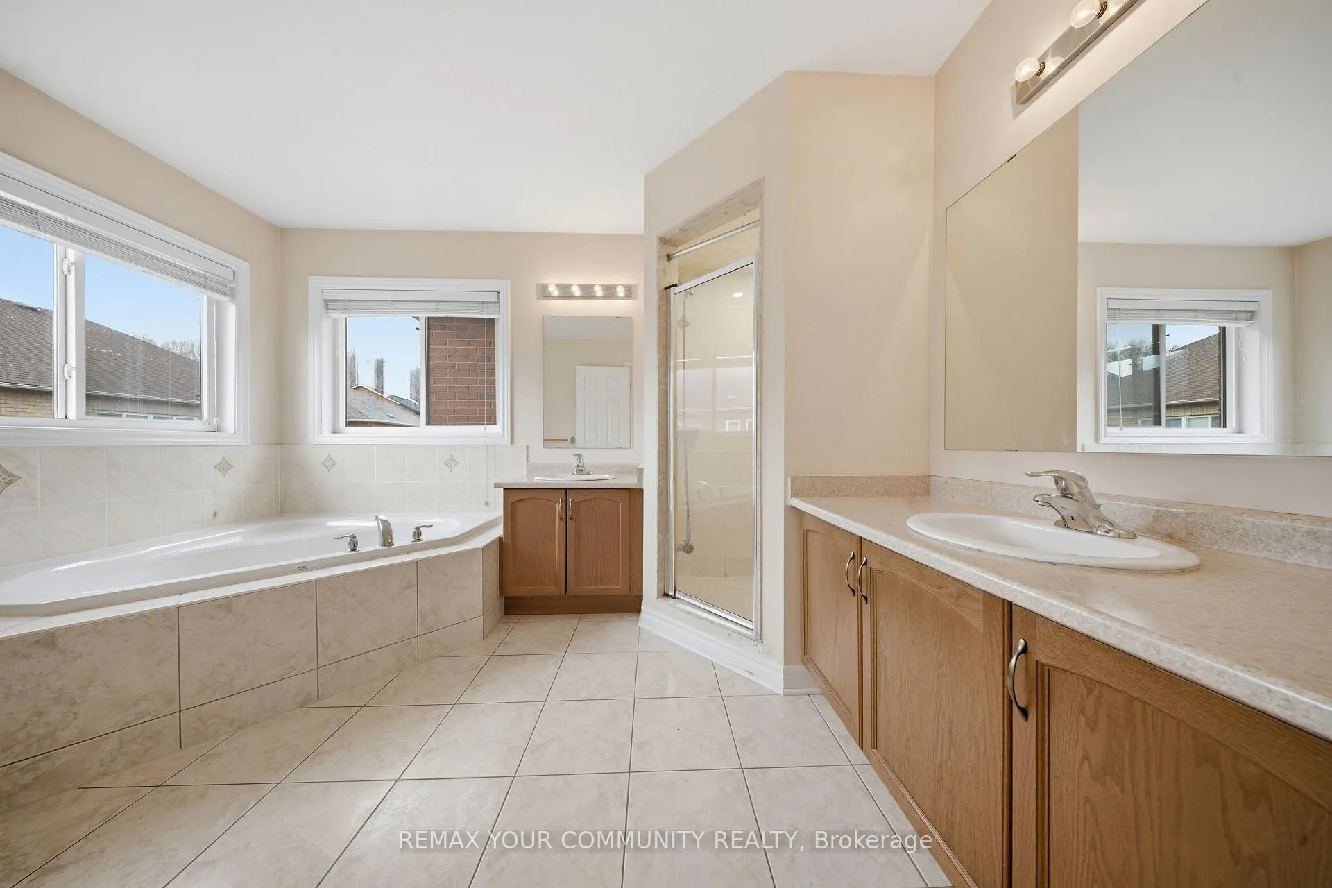Photo 26 of 74 Moderna Drive, Vaughan, Vellore Village — HOMEH