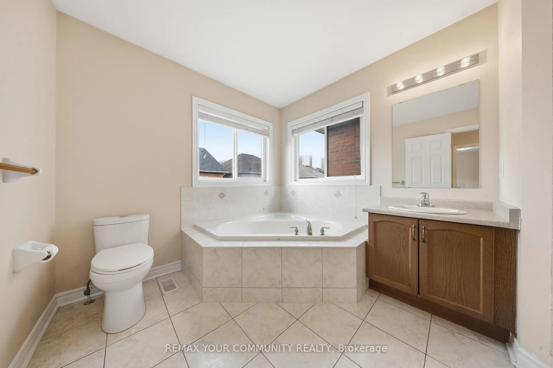 Photo 27 of 74 Moderna Drive, Vaughan, Vellore Village — HOMEH