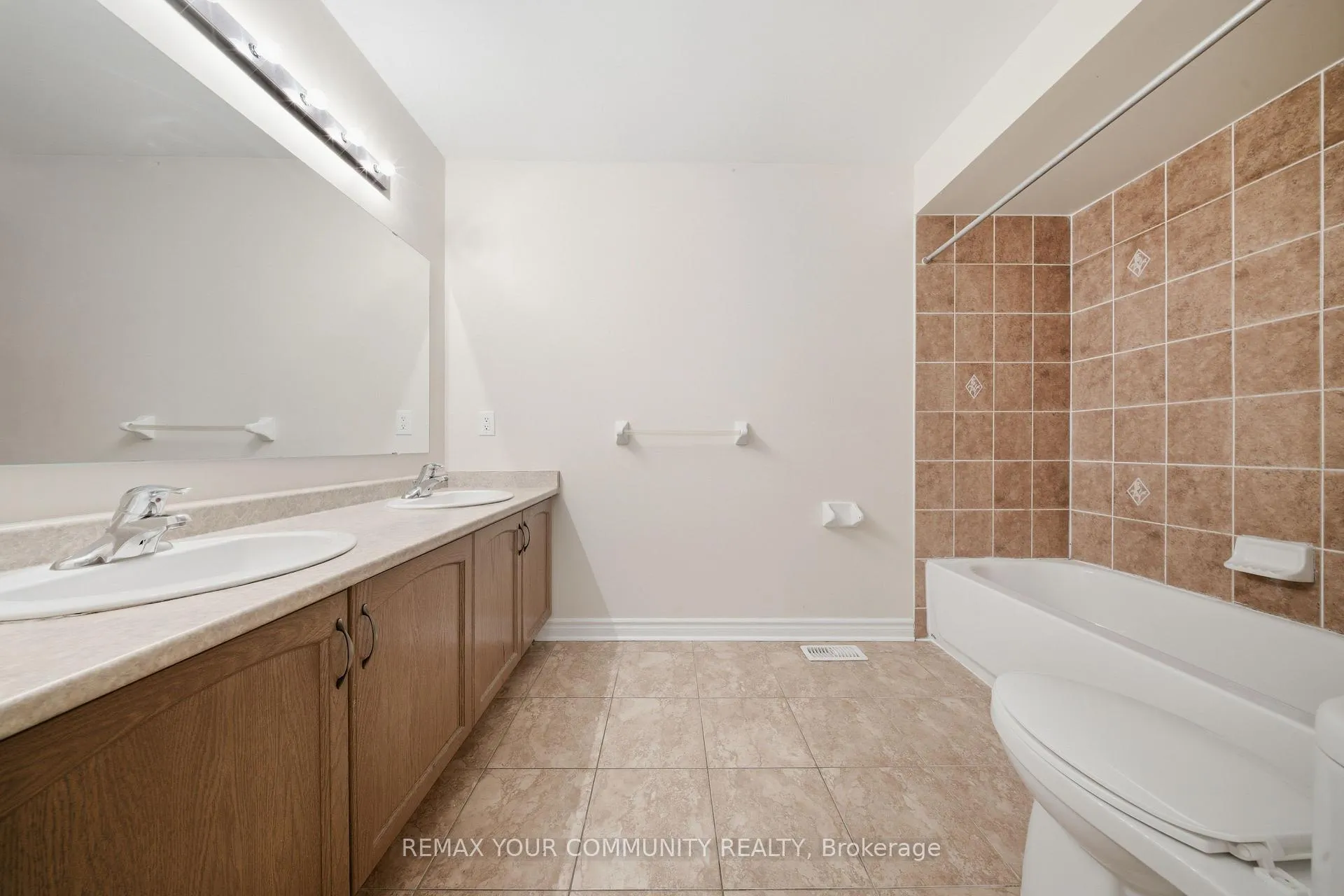 Photo 28 of 74 Moderna Drive, Vaughan, Vellore Village — HOMEH
