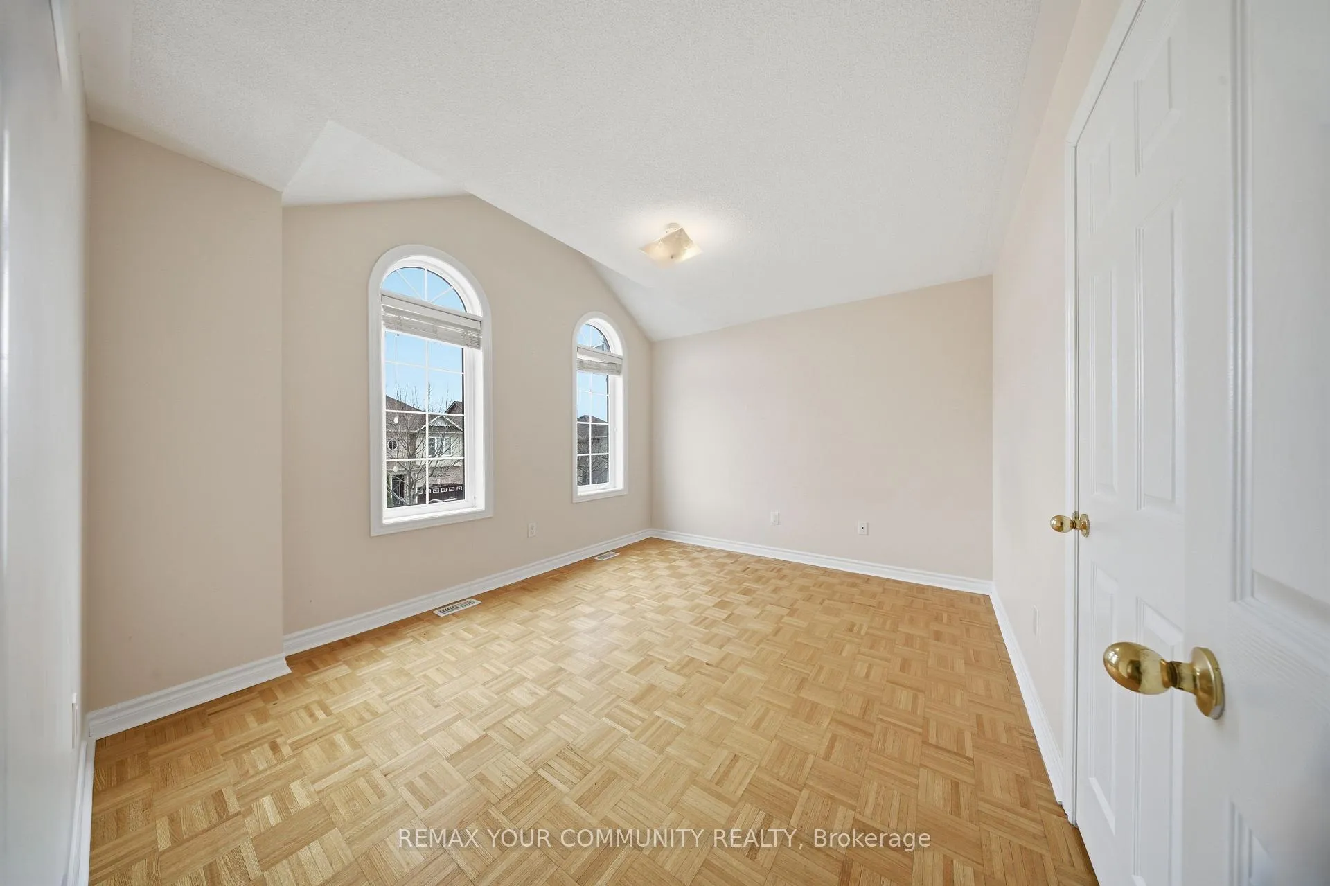 Photo 30 of 74 Moderna Drive, Vaughan, Vellore Village — HOMEH