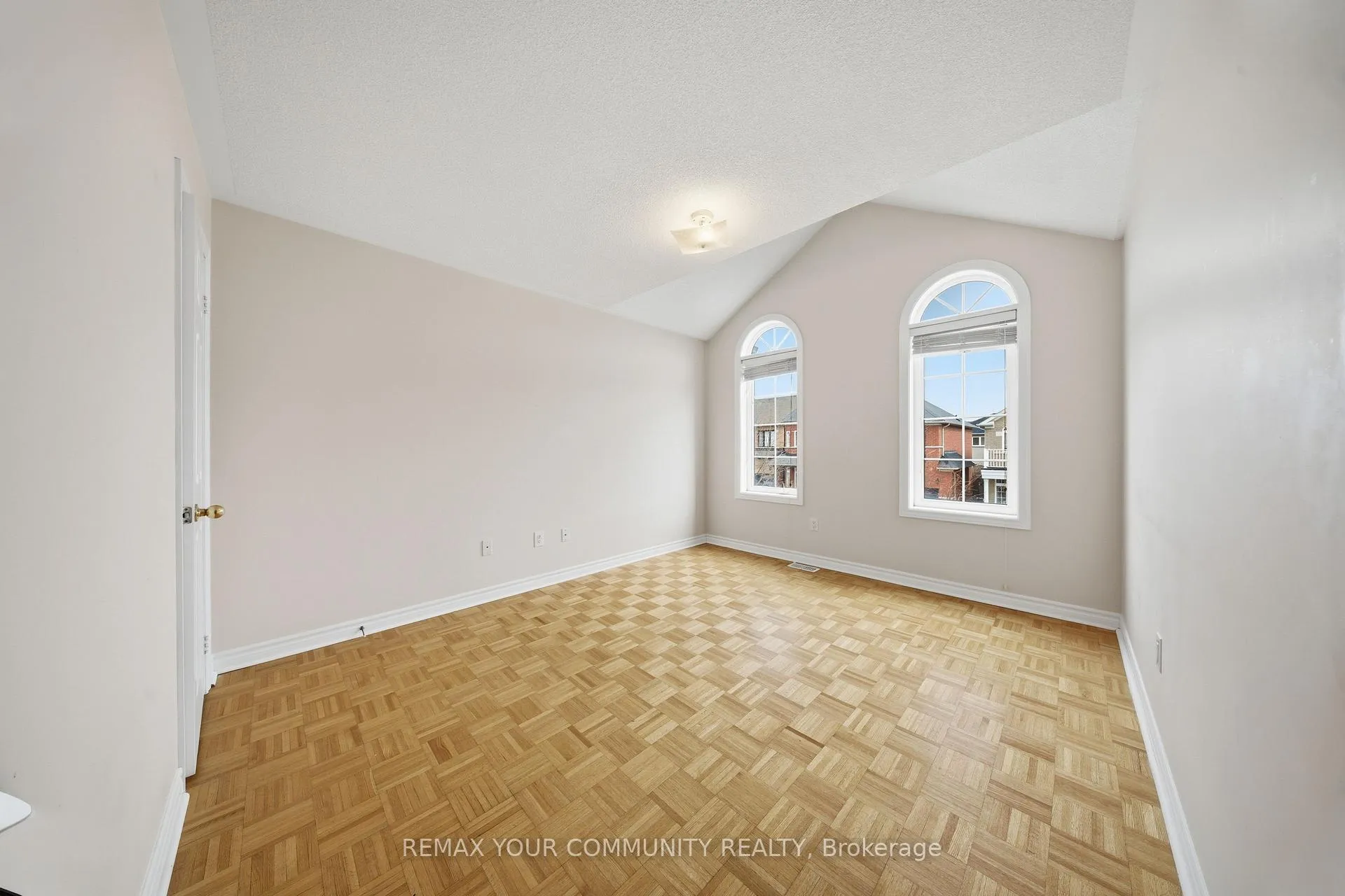 Photo 31 of 74 Moderna Drive, Vaughan, Vellore Village — HOMEH