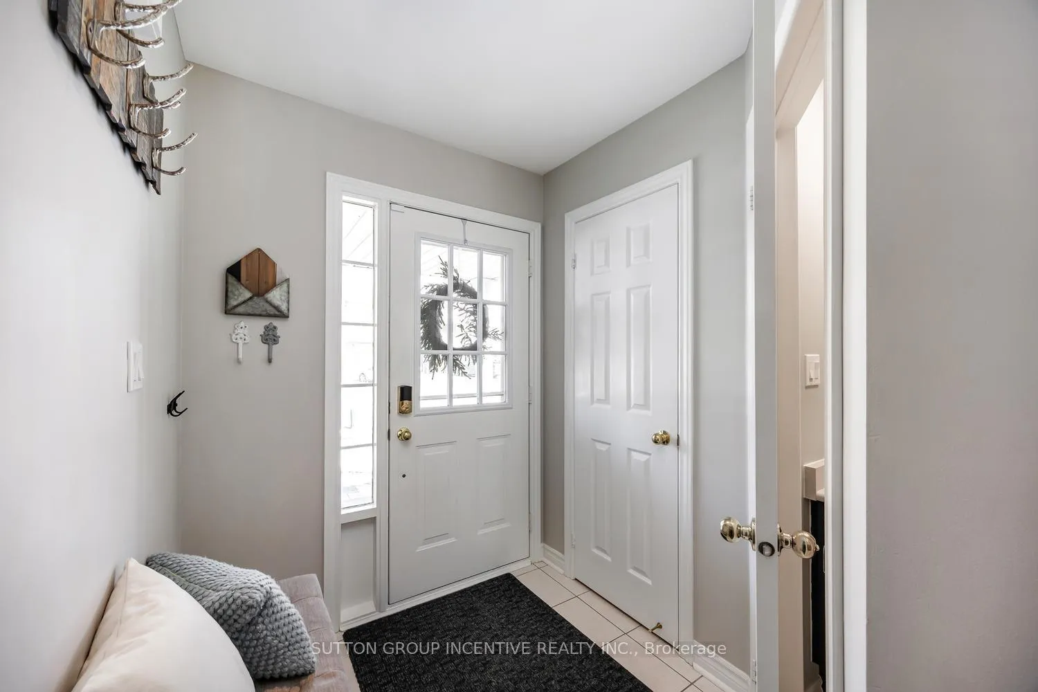 Photo 5 of 119 Angier Crescent, Ajax, South East — HOMEH