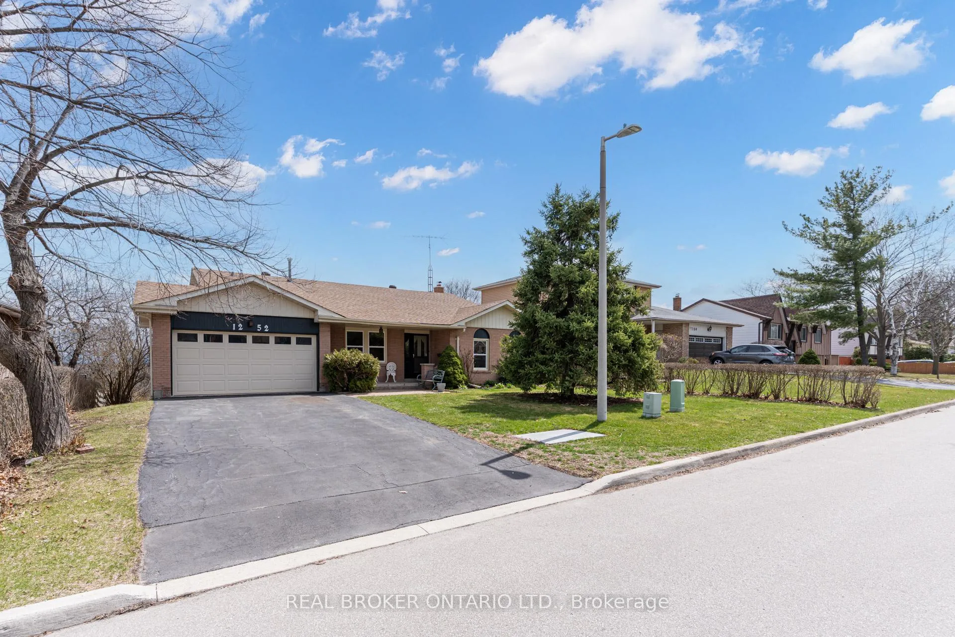 Photo 1 of 1252 Lakeview Drive, Oakville, Falgarwood — HOMEH