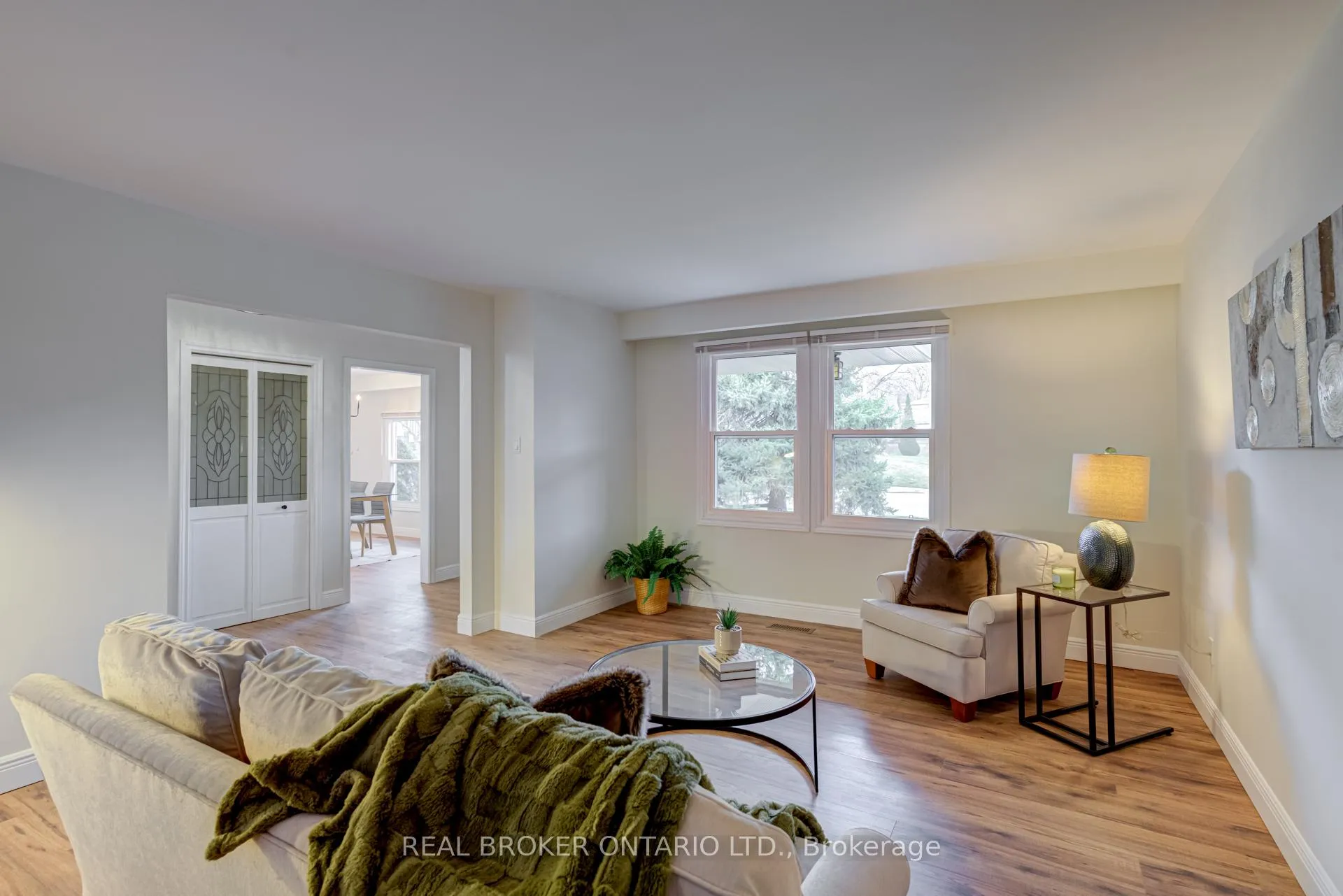 Photo 6 of 1252 Lakeview Drive, Oakville, Falgarwood — HOMEH