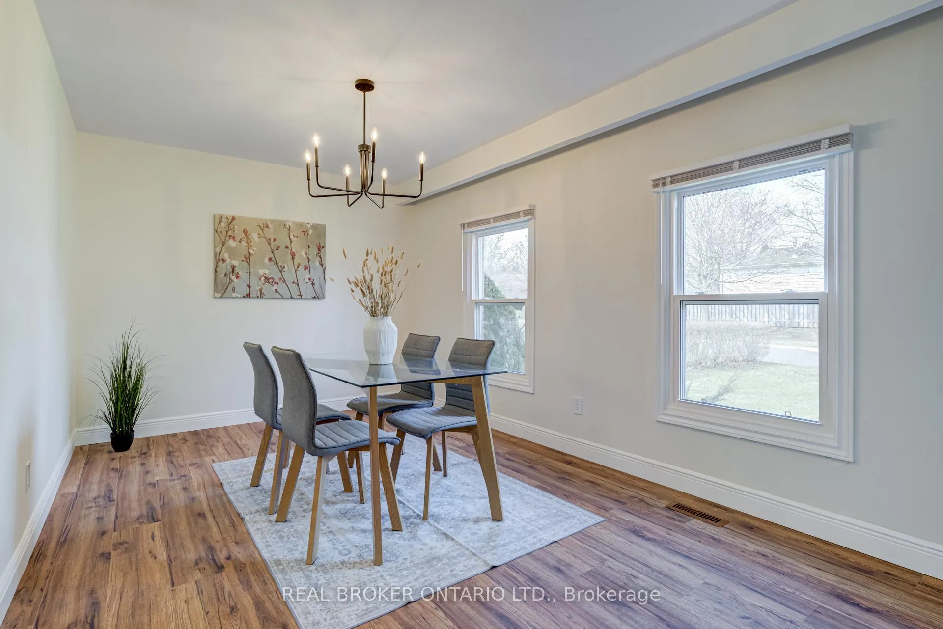 Photo 11 of 1252 Lakeview Drive, Oakville, Falgarwood — HOMEH