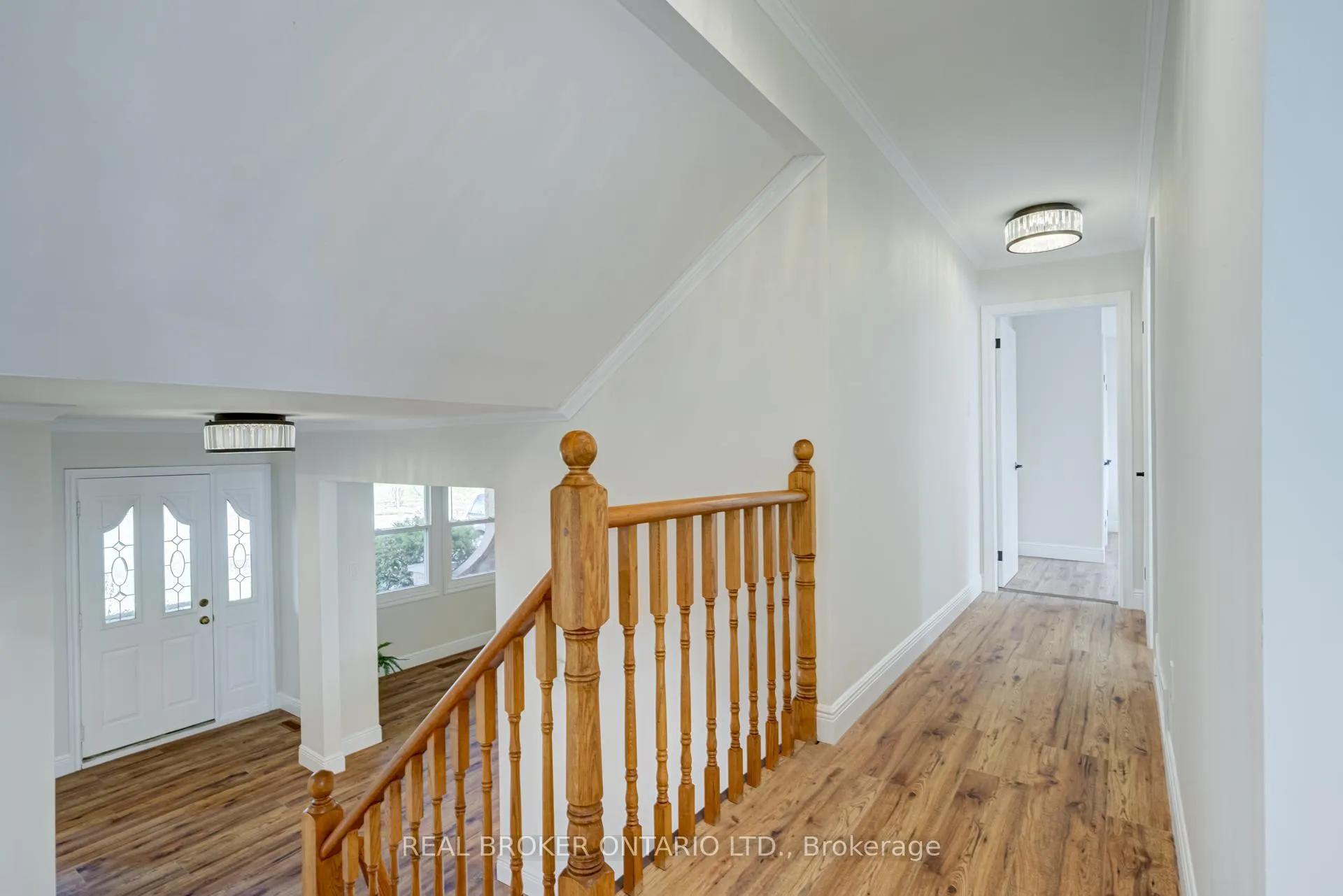 Photo 15 of 1252 Lakeview Drive, Oakville, Falgarwood — HOMEH