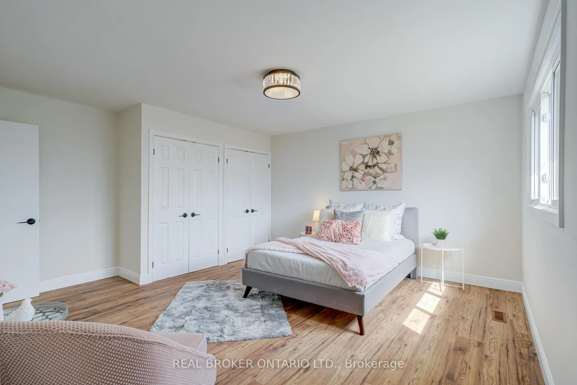 Photo 17 of 1252 Lakeview Drive, Oakville, Falgarwood — HOMEH
