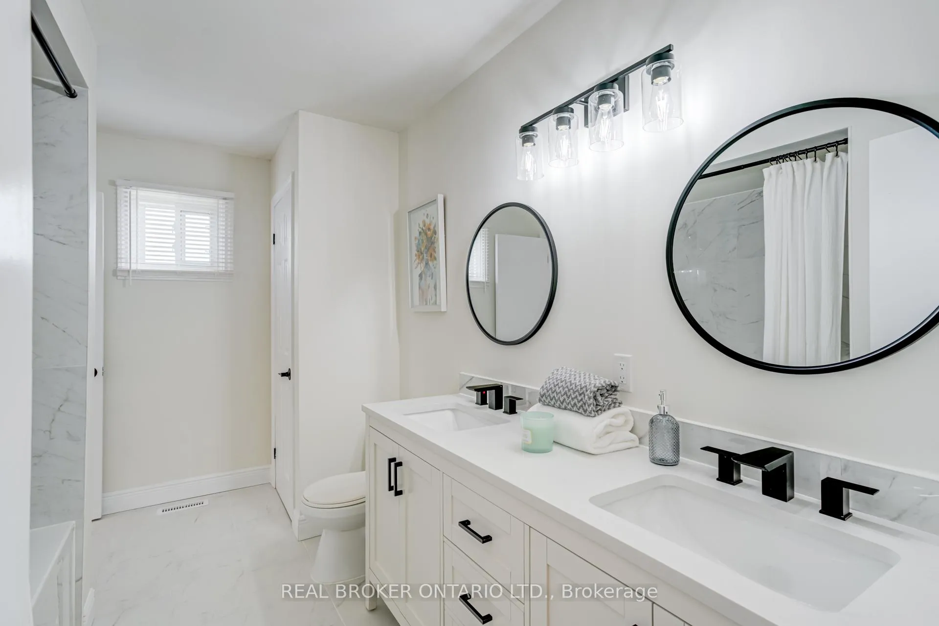 Photo 19 of 1252 Lakeview Drive, Oakville, Falgarwood — HOMEH