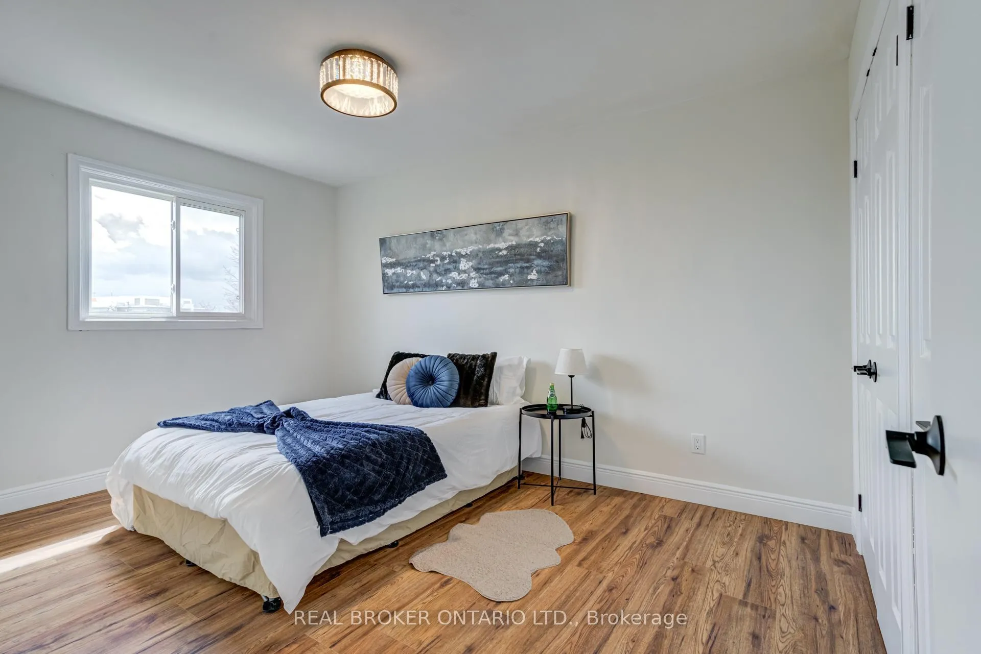 Photo 22 of 1252 Lakeview Drive, Oakville, Falgarwood — HOMEH
