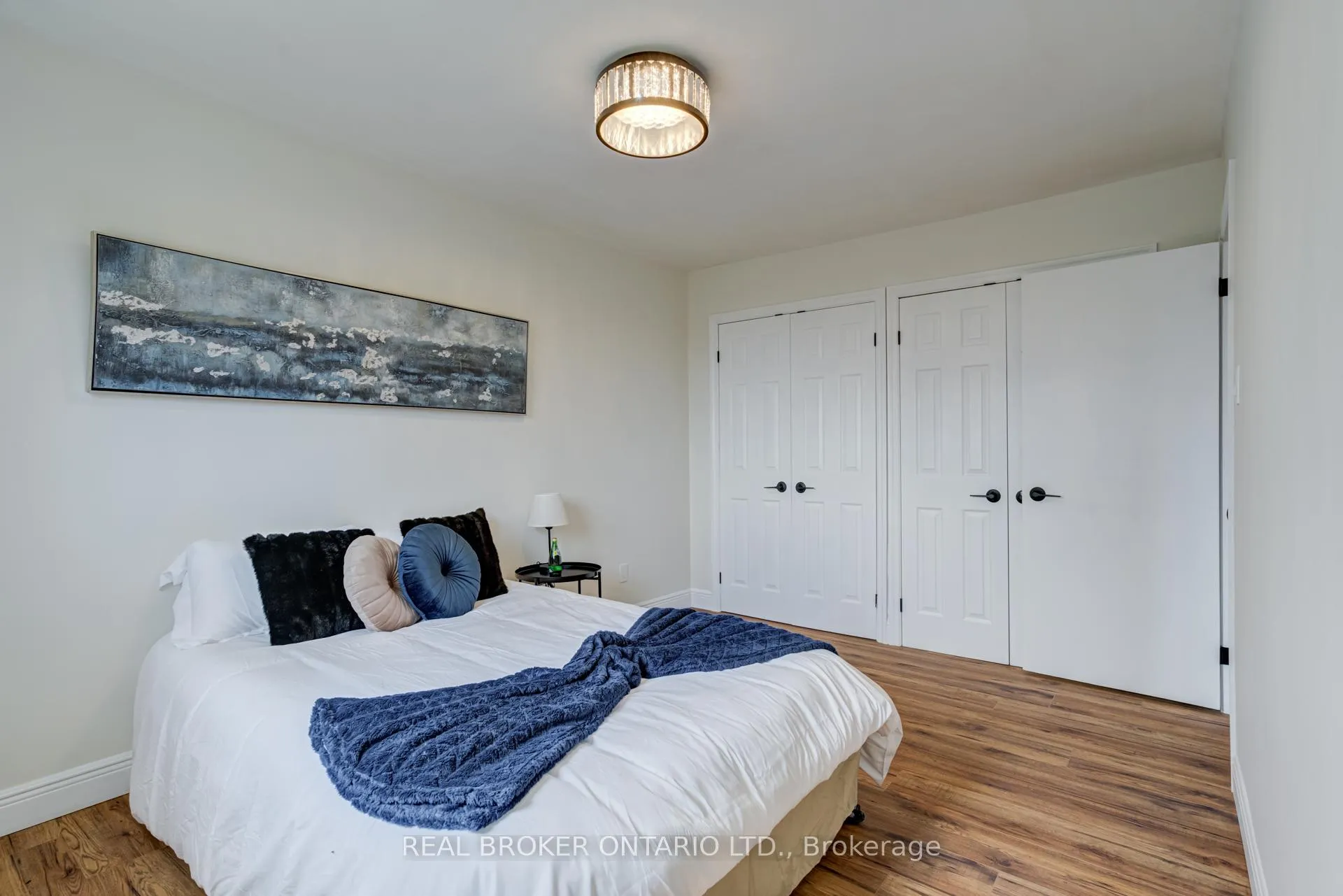 Photo 23 of 1252 Lakeview Drive, Oakville, Falgarwood — HOMEH