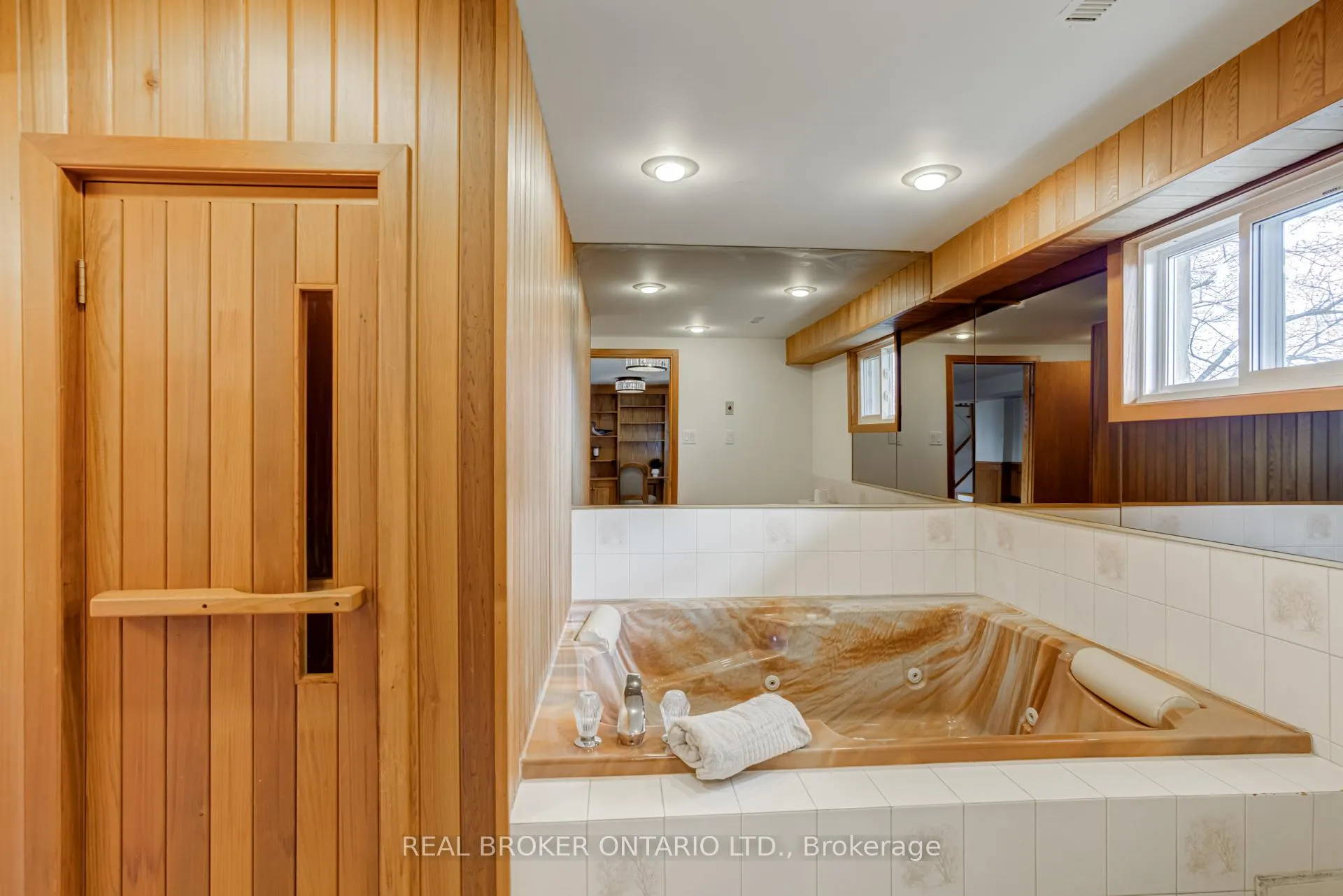 Photo 34 of 1252 Lakeview Drive, Oakville, Falgarwood — HOMEH