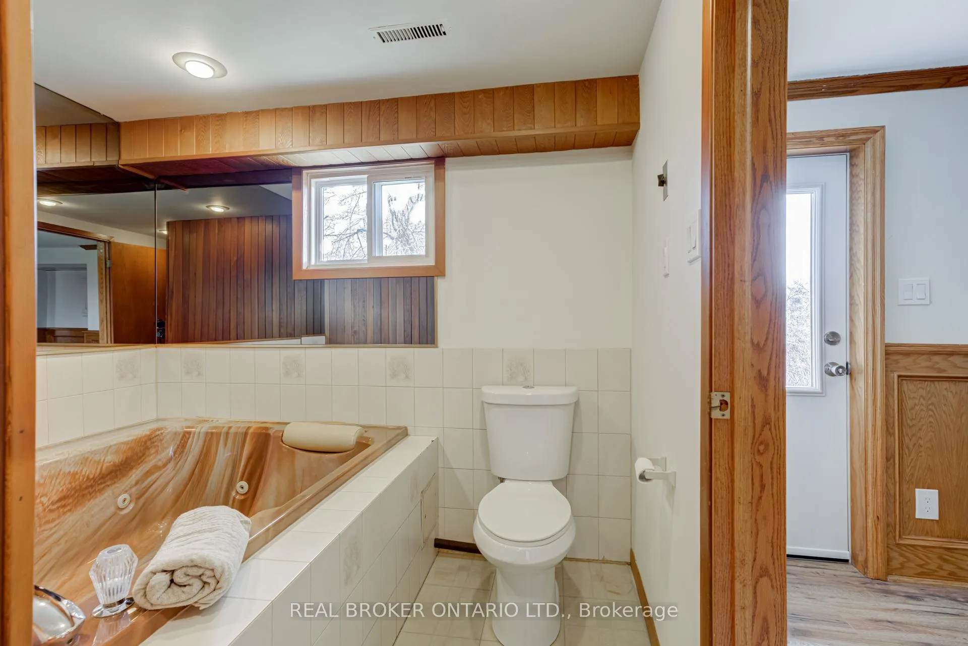 Photo 35 of 1252 Lakeview Drive, Oakville, Falgarwood — HOMEH