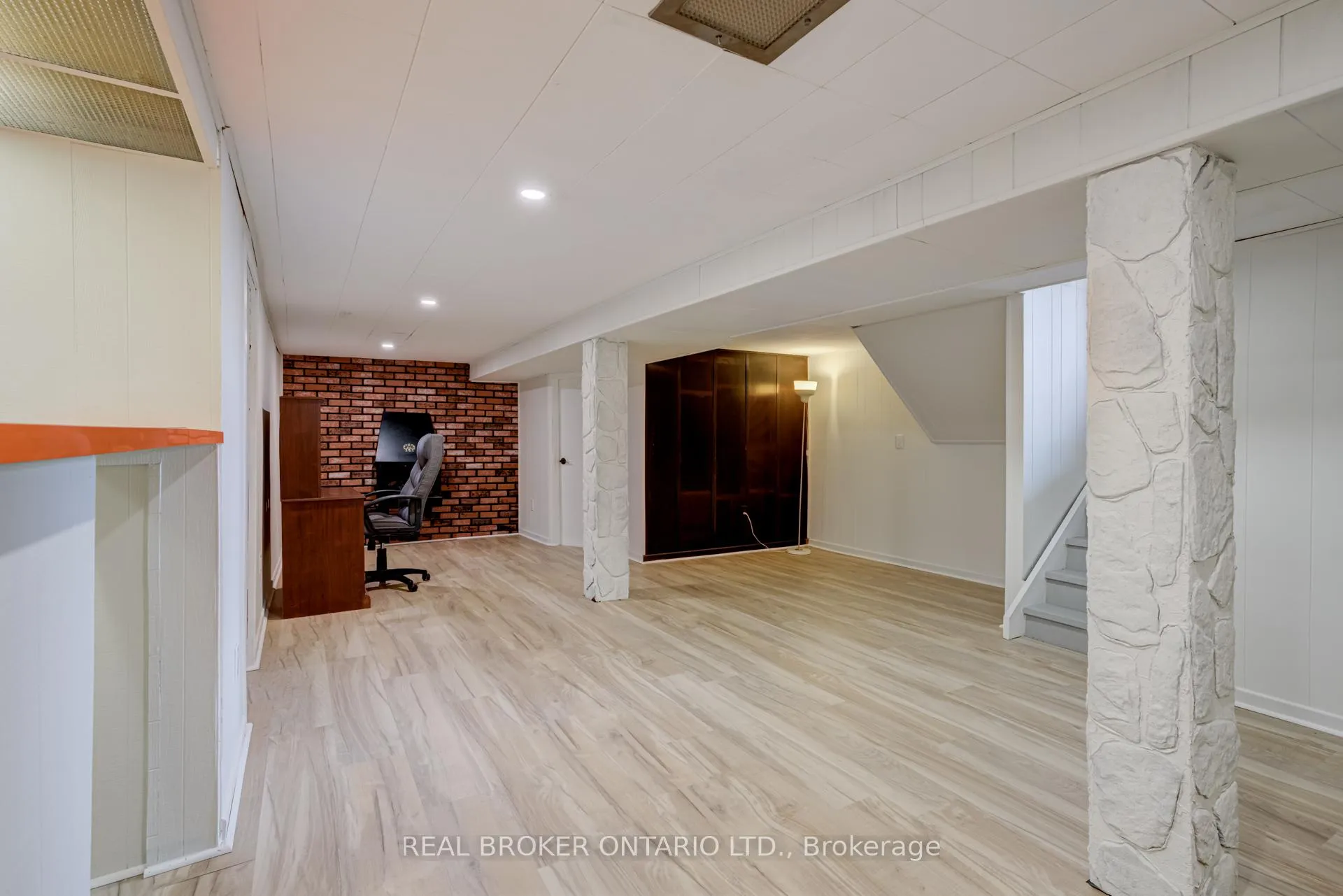 Photo 39 of 1252 Lakeview Drive, Oakville, Falgarwood — HOMEH