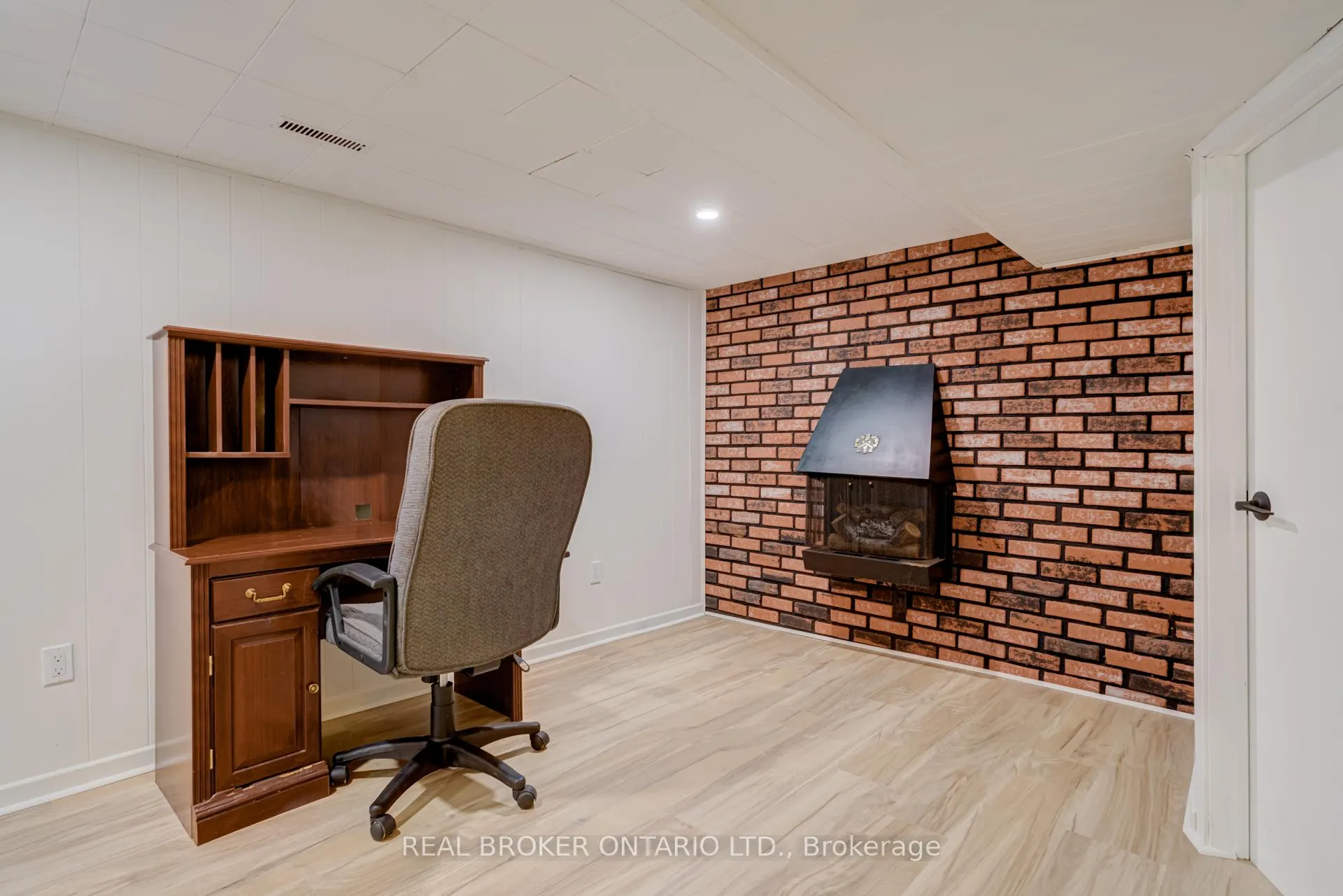 Photo 40 of 1252 Lakeview Drive, Oakville, Falgarwood — HOMEH