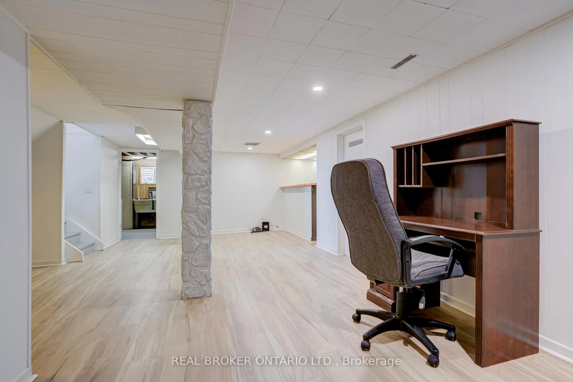 Photo 41 of 1252 Lakeview Drive, Oakville, Falgarwood — HOMEH
