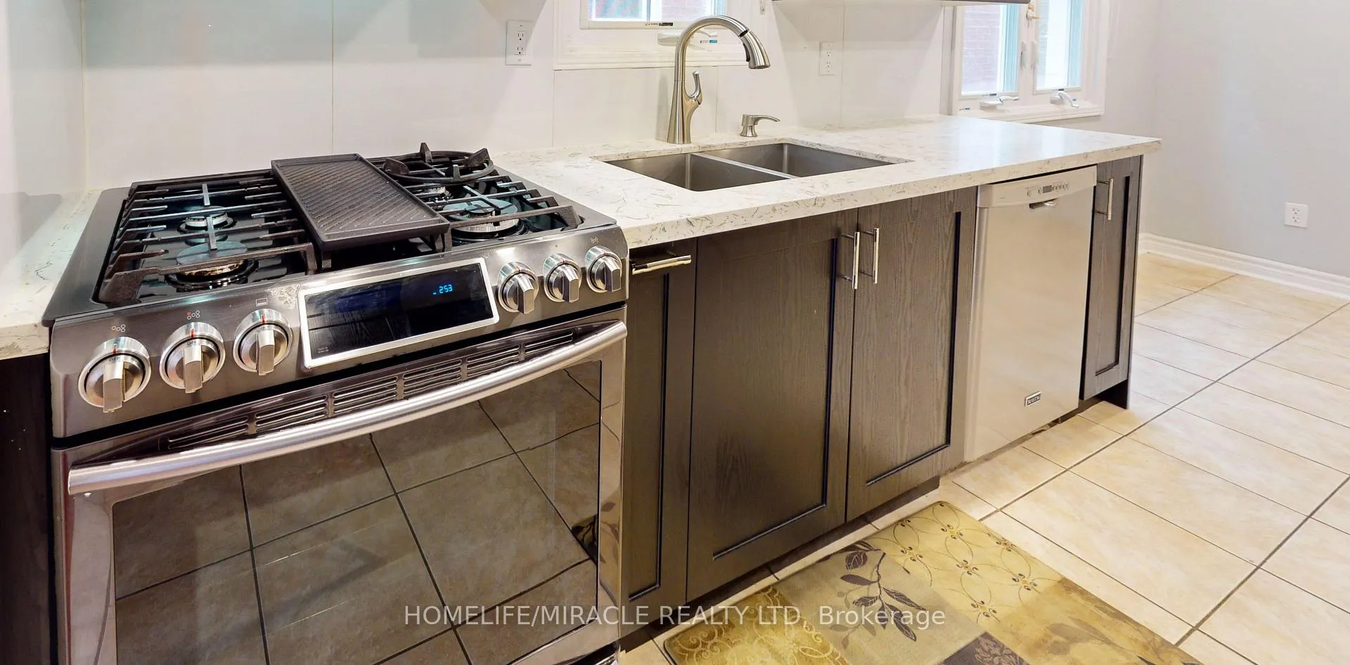 Photo 10 of 36 Mannel Crescent, Brampton, Fletcher's West — HOMEH