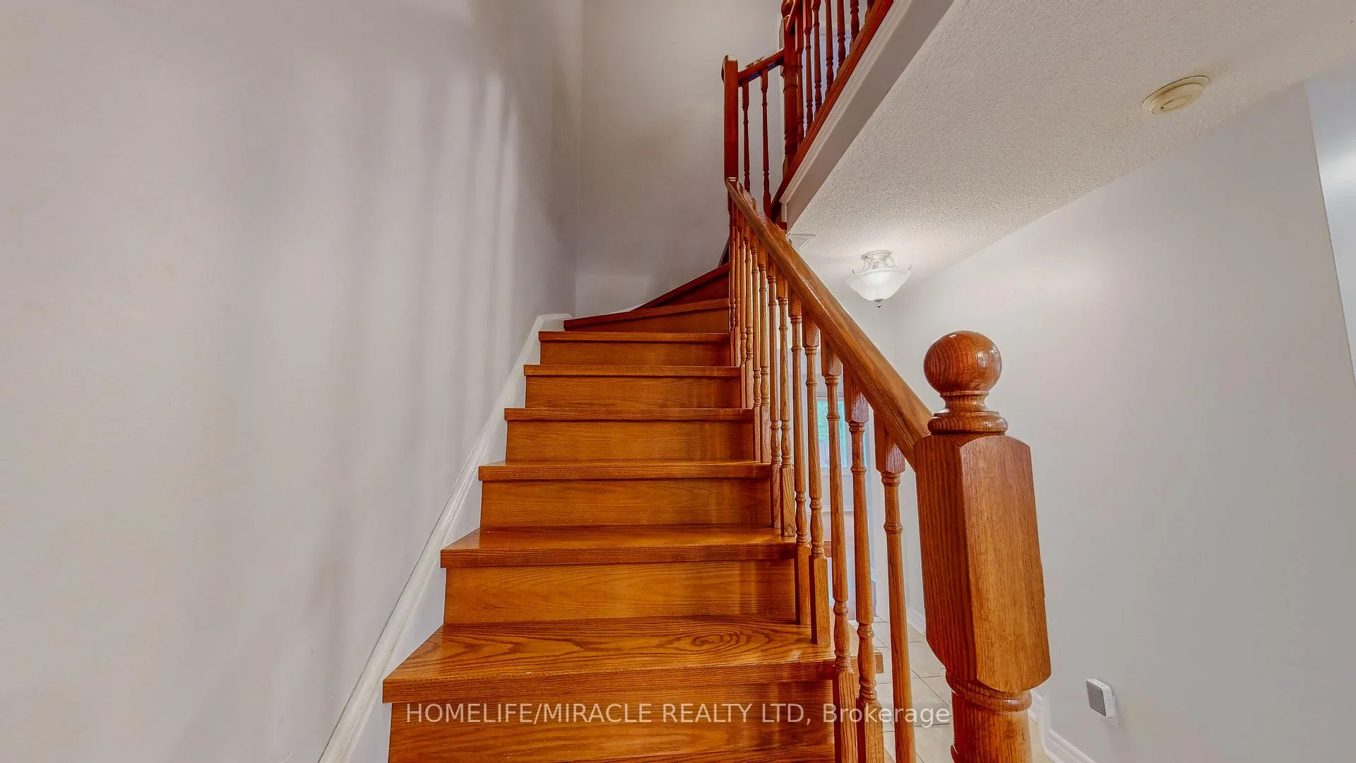 Photo 12 of 36 Mannel Crescent, Brampton, Fletcher's West — HOMEH