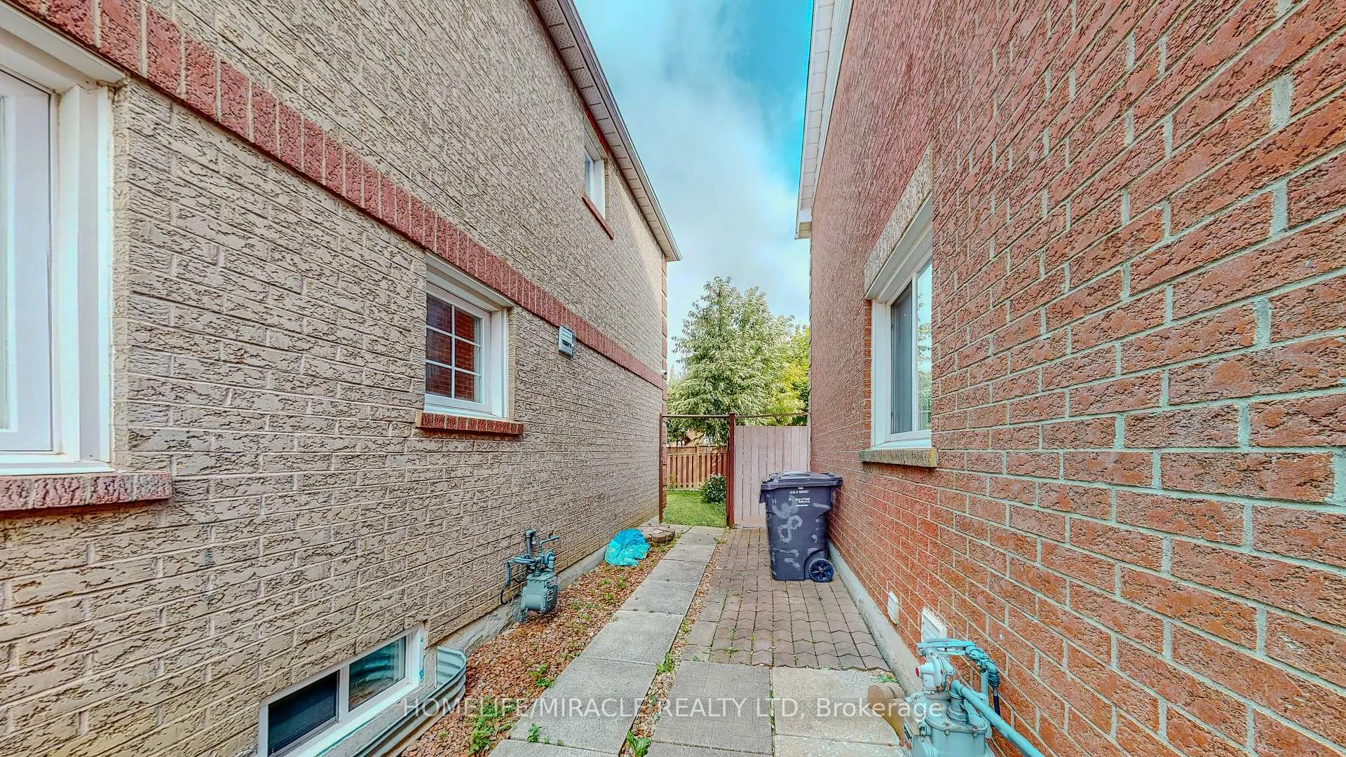 Photo 30 of 36 Mannel Crescent, Brampton, Fletcher's West — HOMEH