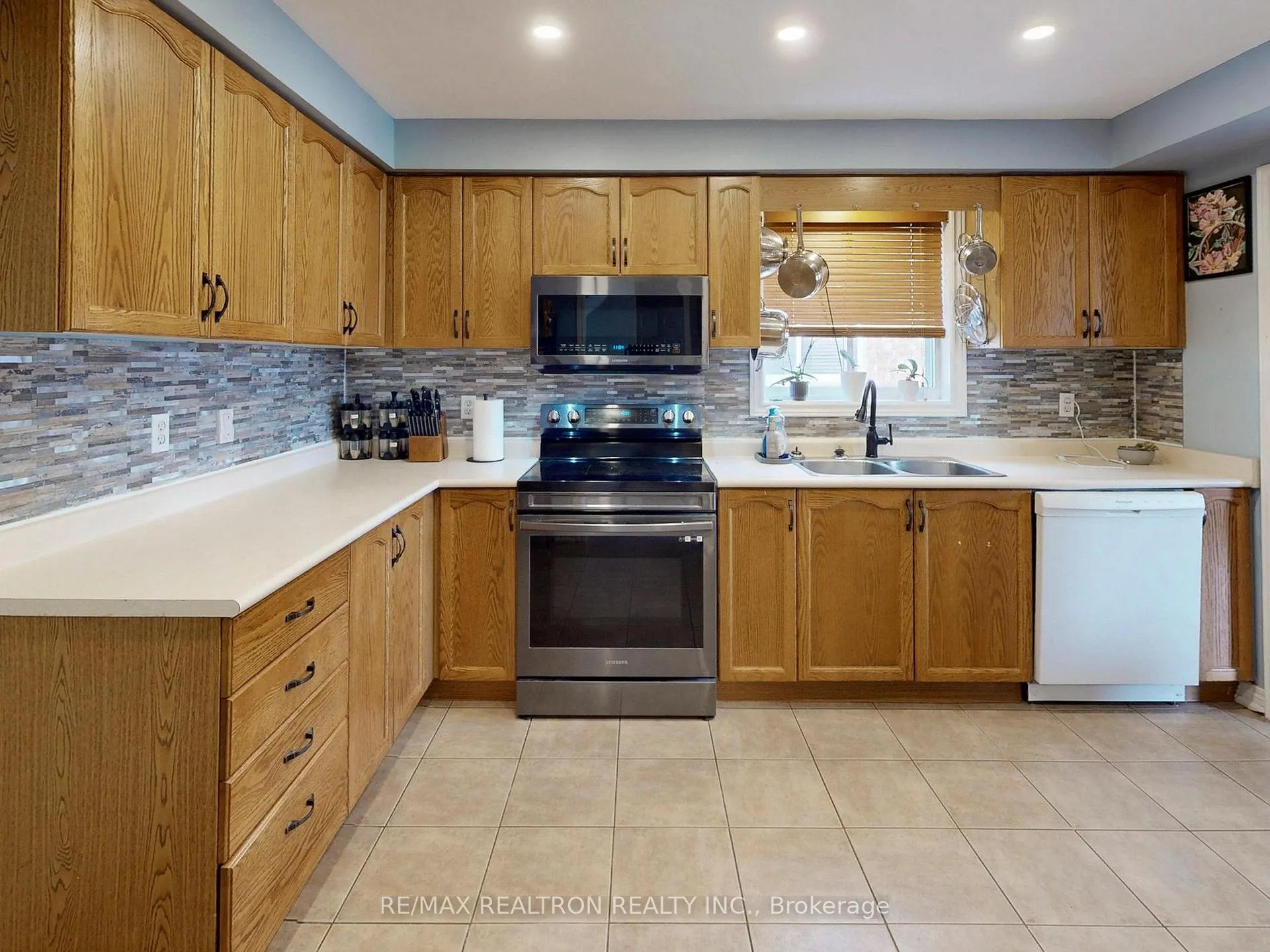 Photo 18 of 2264 Jack Crescent, Innisfil, Alcona — HOMEH