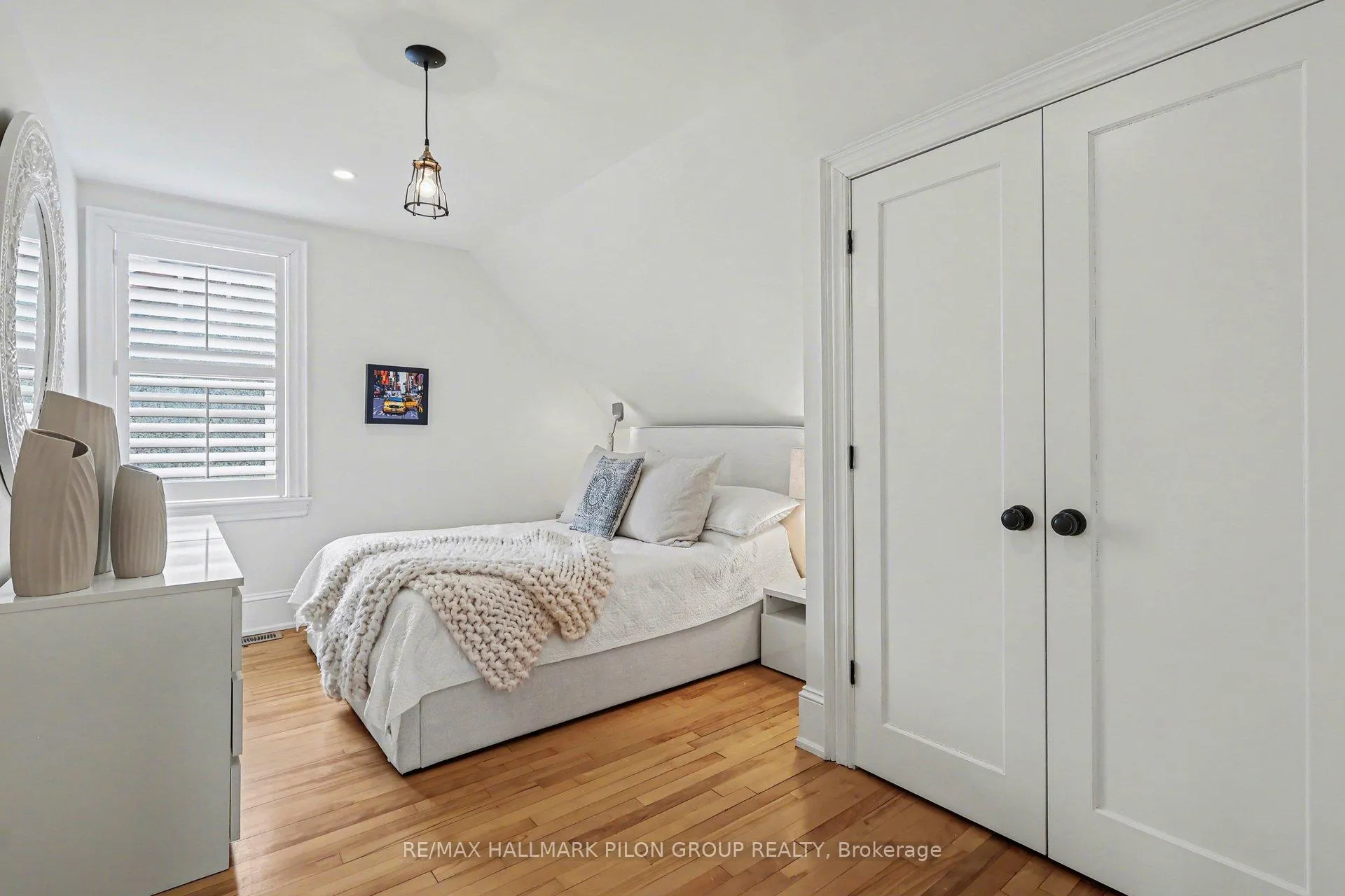 Photo 14 of 446 Highland Avenue, Ottawa, McKellar/Highland — HOMEH