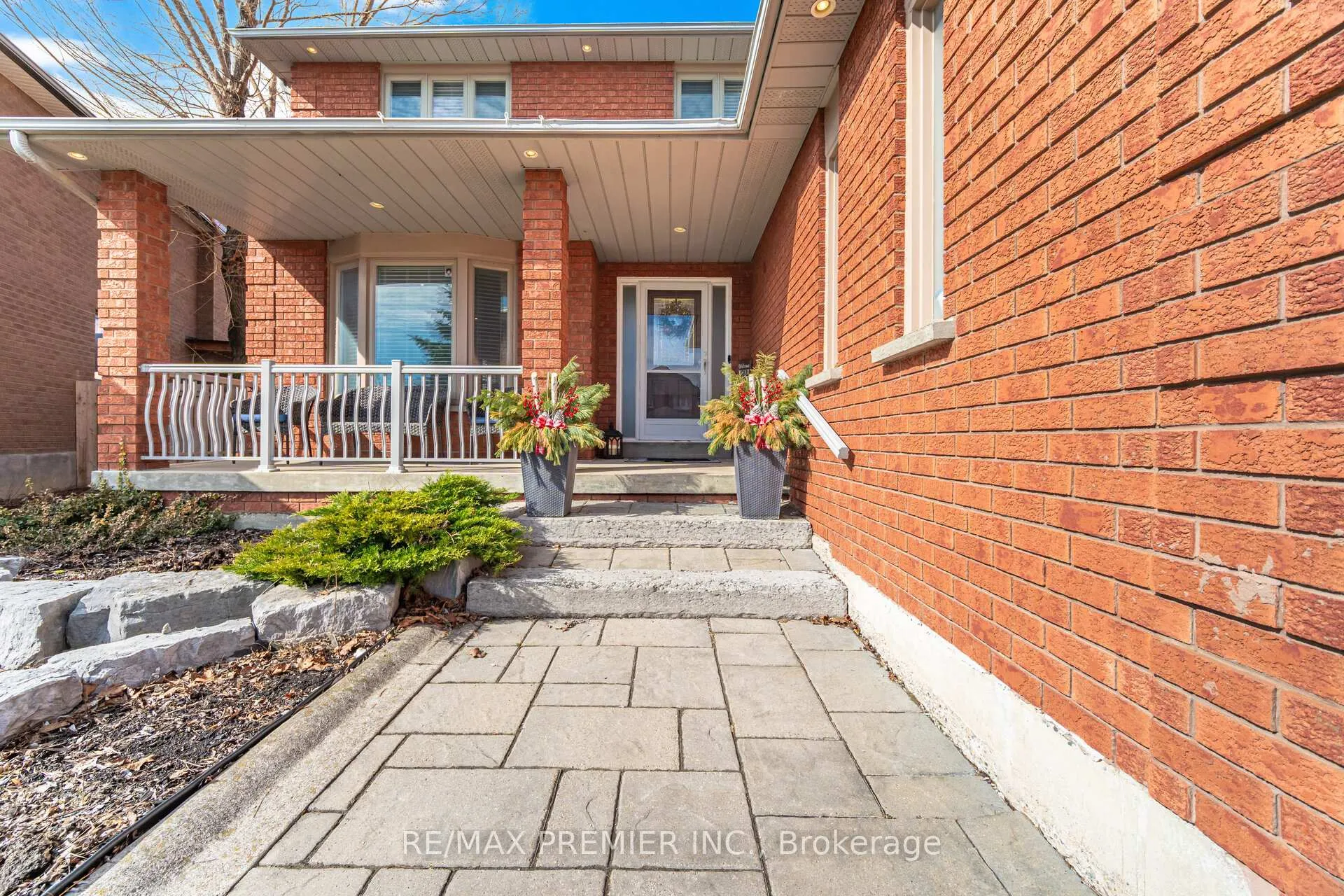 Photo 3 of 26 Mapes Avenue, Vaughan, West Woodbridge — HOMEH