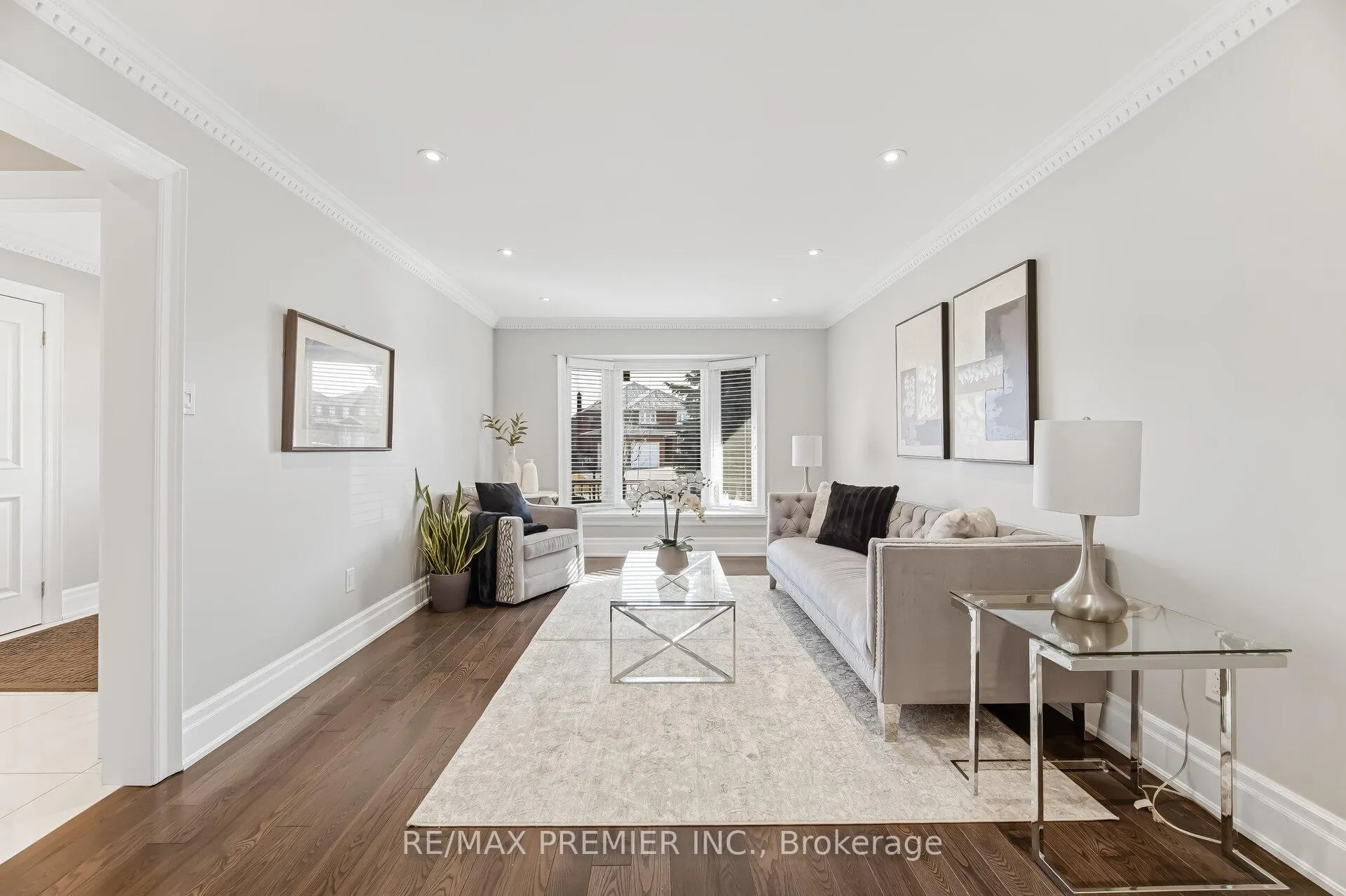 Photo 7 of 26 Mapes Avenue, Vaughan, West Woodbridge — HOMEH