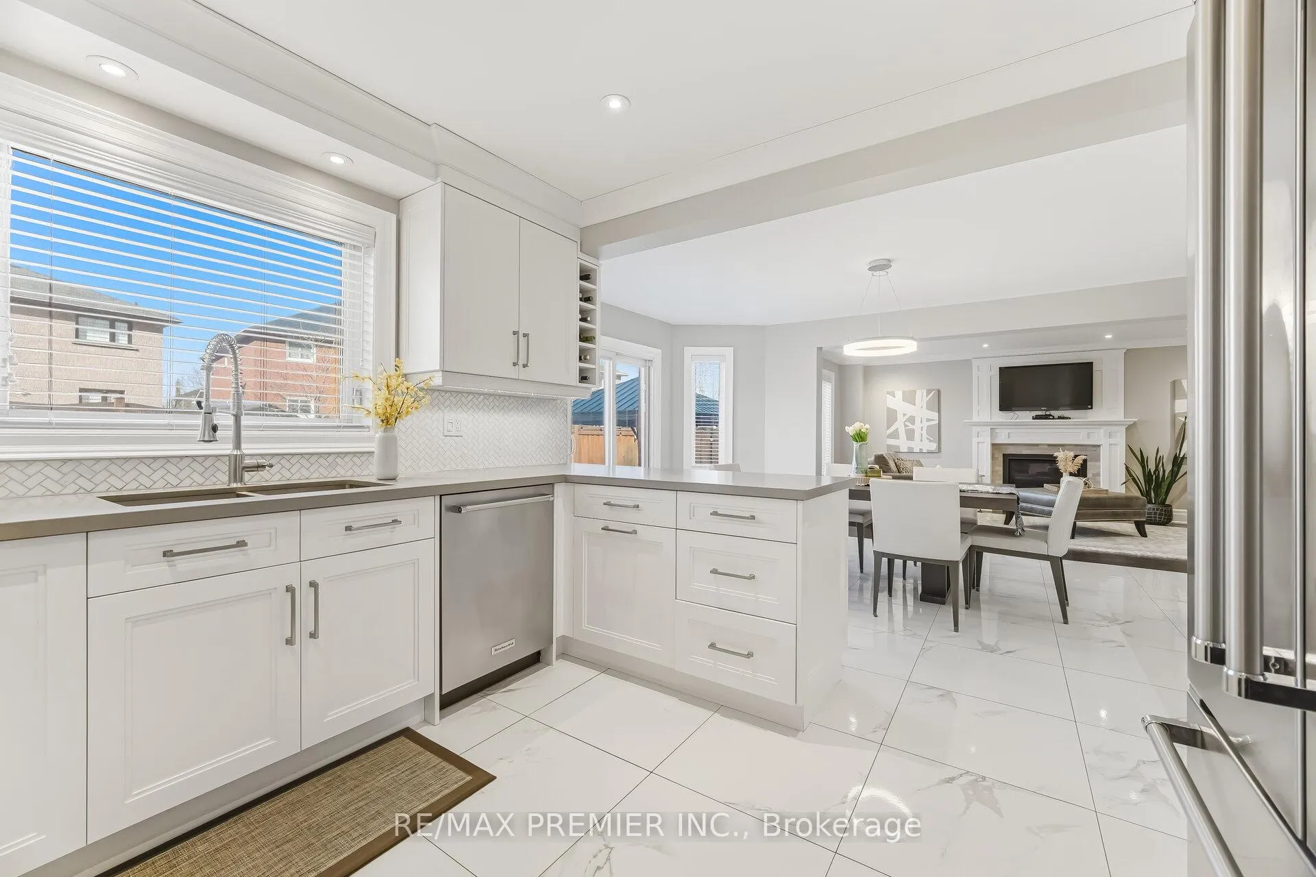 Photo 14 of 26 Mapes Avenue, Vaughan, West Woodbridge — HOMEH