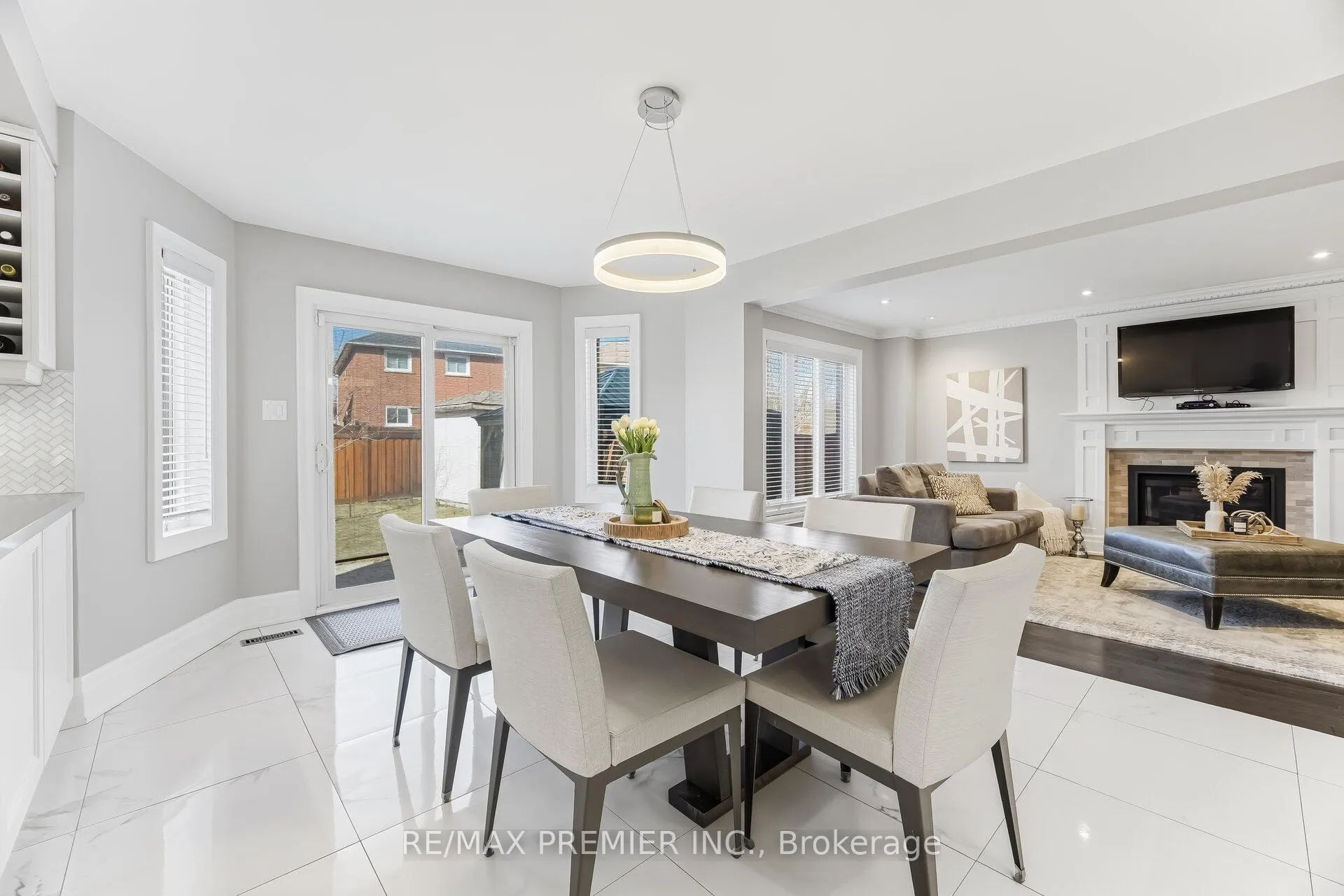 Photo 16 of 26 Mapes Avenue, Vaughan, West Woodbridge — HOMEH