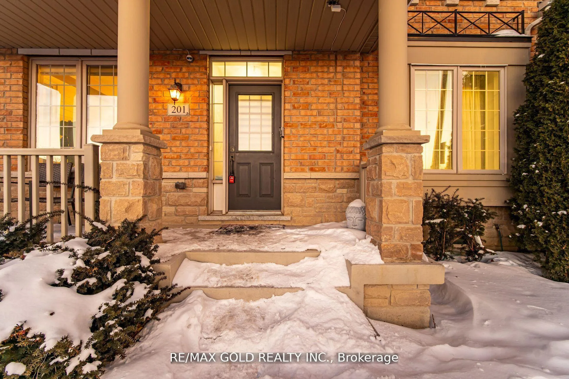 Photo 2 of 201 Barons Street, Vaughan, Kleinburg — HOMEH