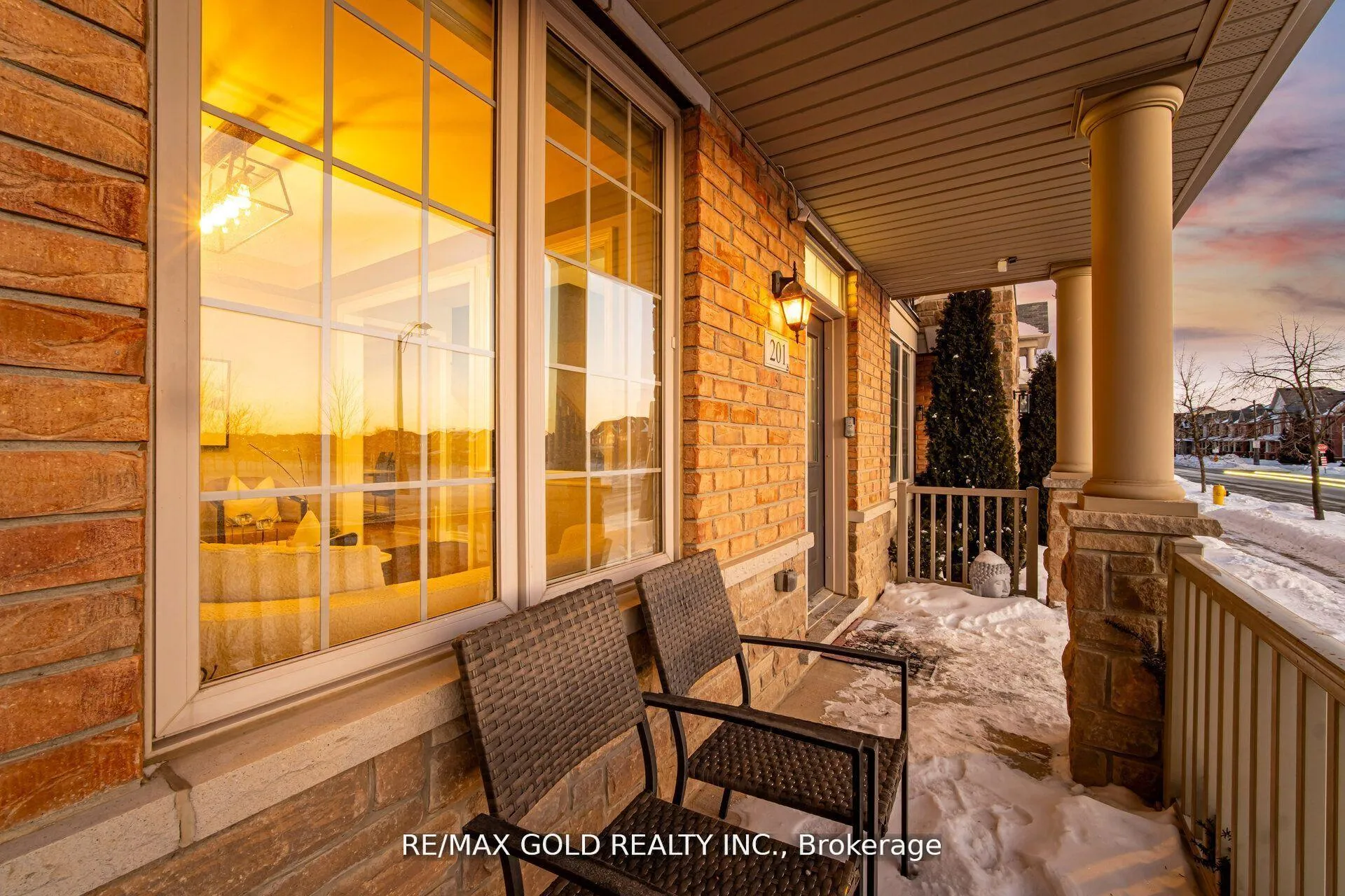 Photo 3 of 201 Barons Street, Vaughan, Kleinburg — HOMEH