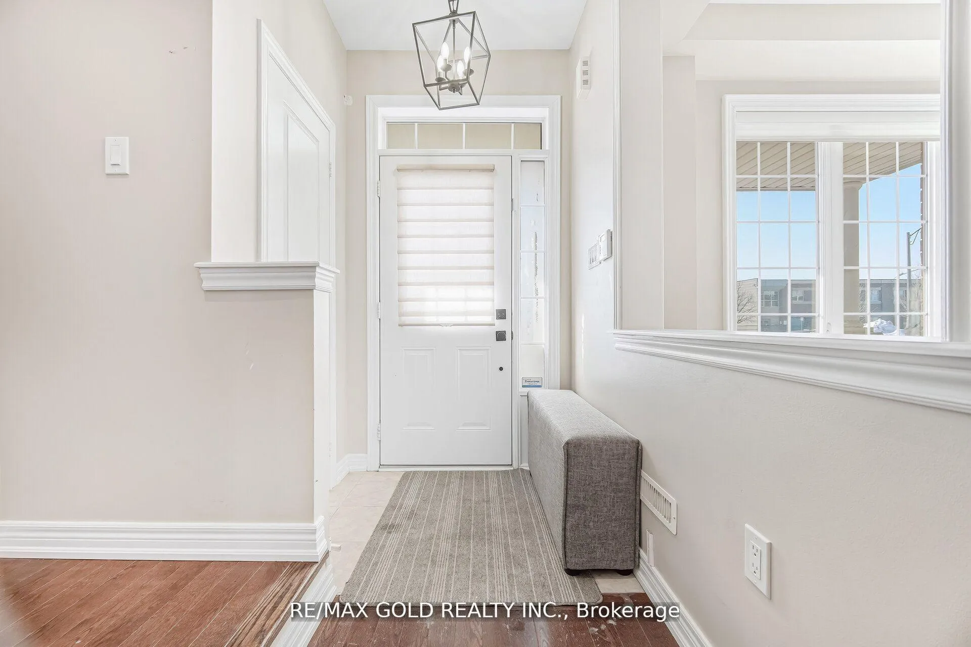 Photo 5 of 201 Barons Street, Vaughan, Kleinburg — HOMEH