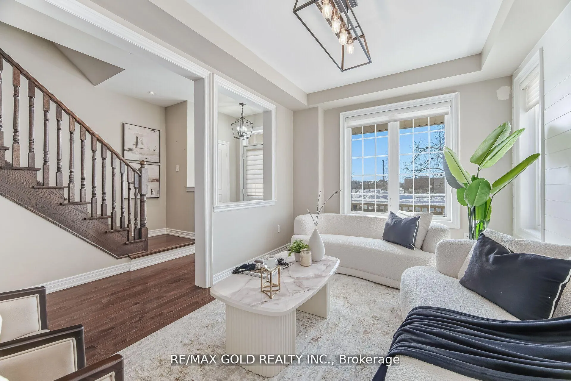 Photo 8 of 201 Barons Street, Vaughan, Kleinburg — HOMEH